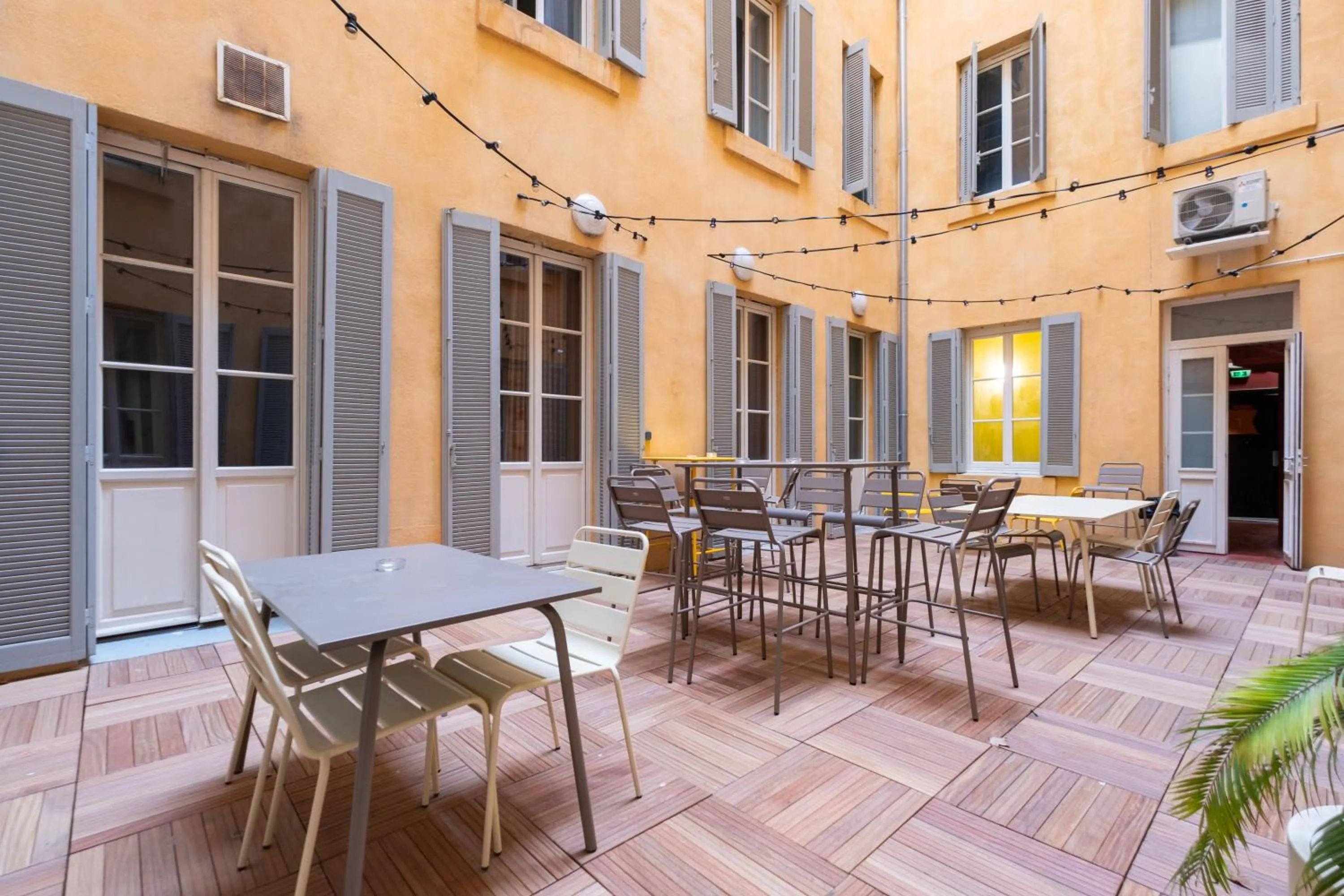 Inner courtyard view in Résidence Kley Marseille République