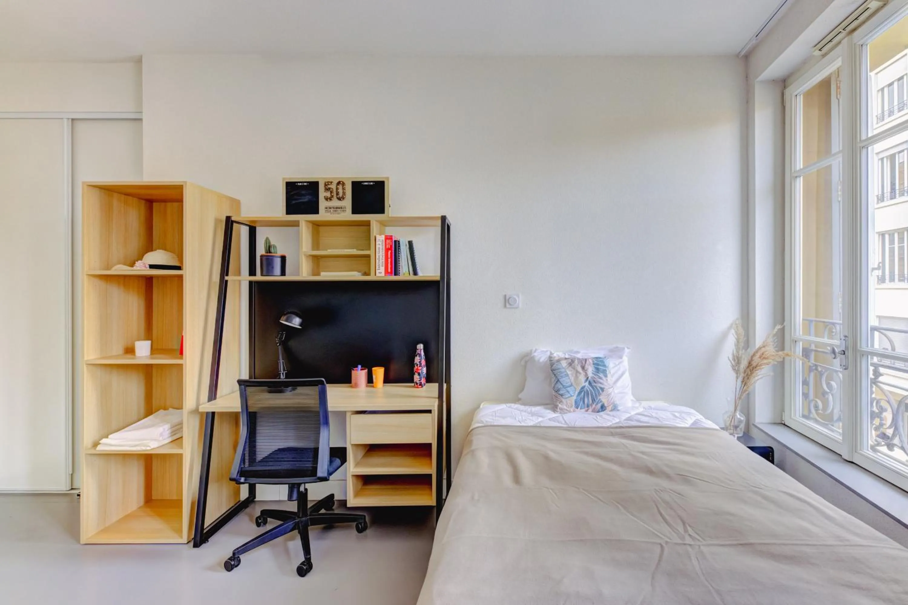 Bedroom, Bed in Résidence Kley Marseille République