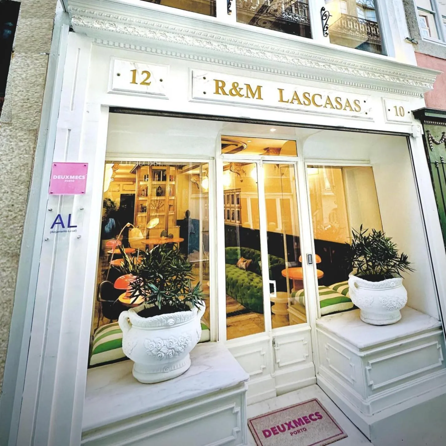 Property building in DEUXMECS Porto
