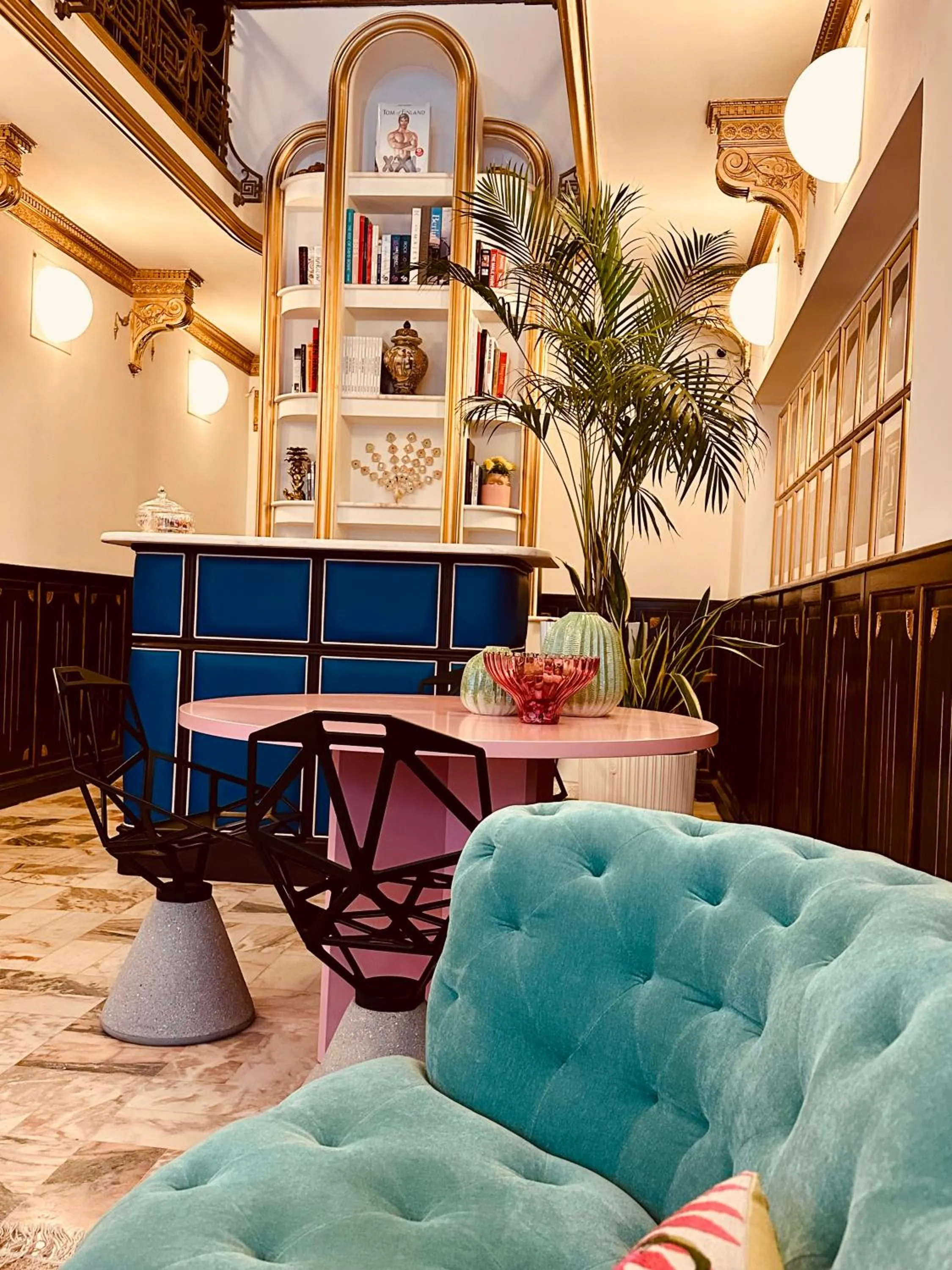 Communal lounge/ TV room in DEUXMECS Porto