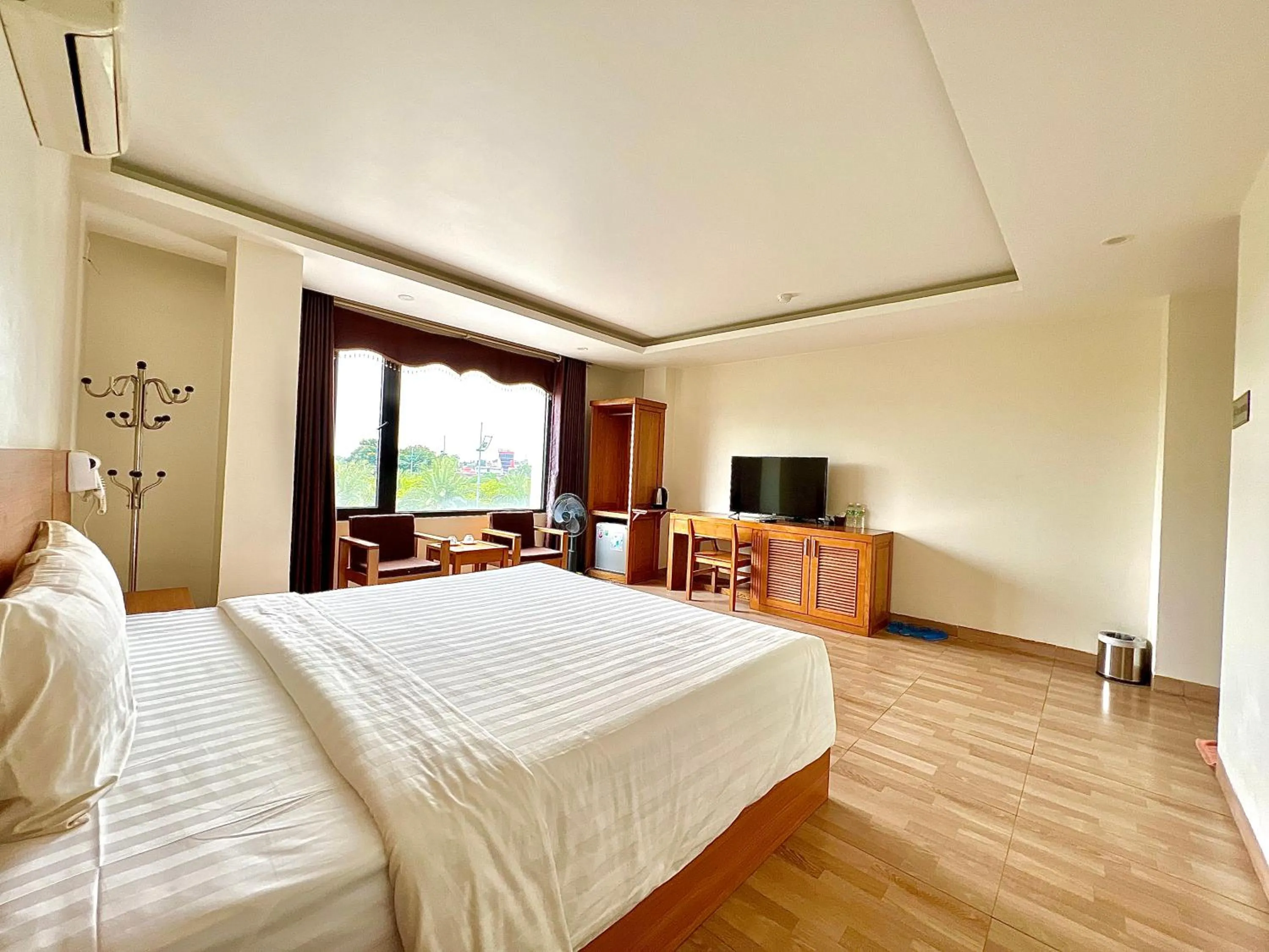 Bedroom, Bed in Dragon Airport Hotel