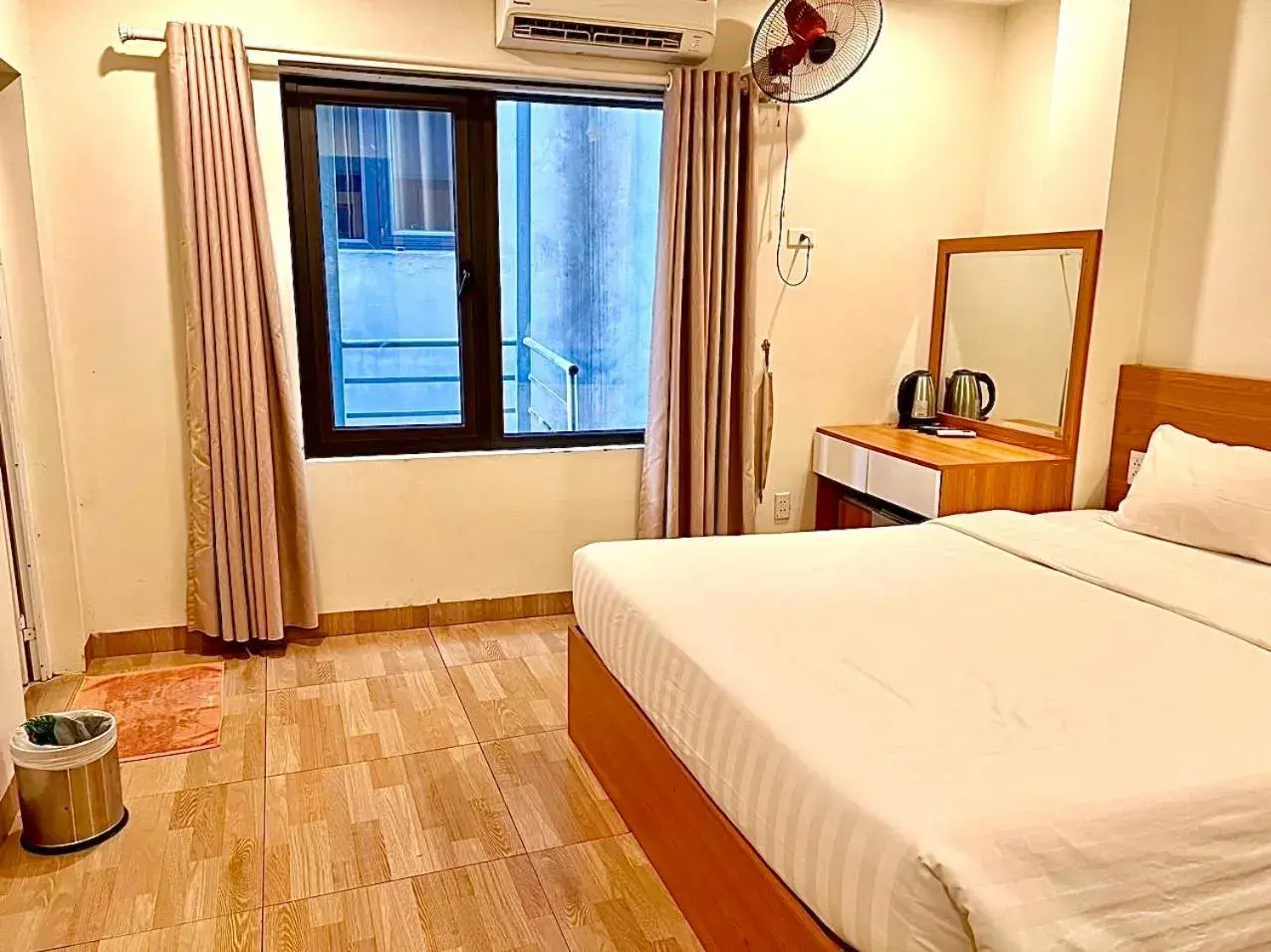 Bedroom, Bed in Dragon Airport Hotel Bedroom, Bed in Dragon Airport Hotel