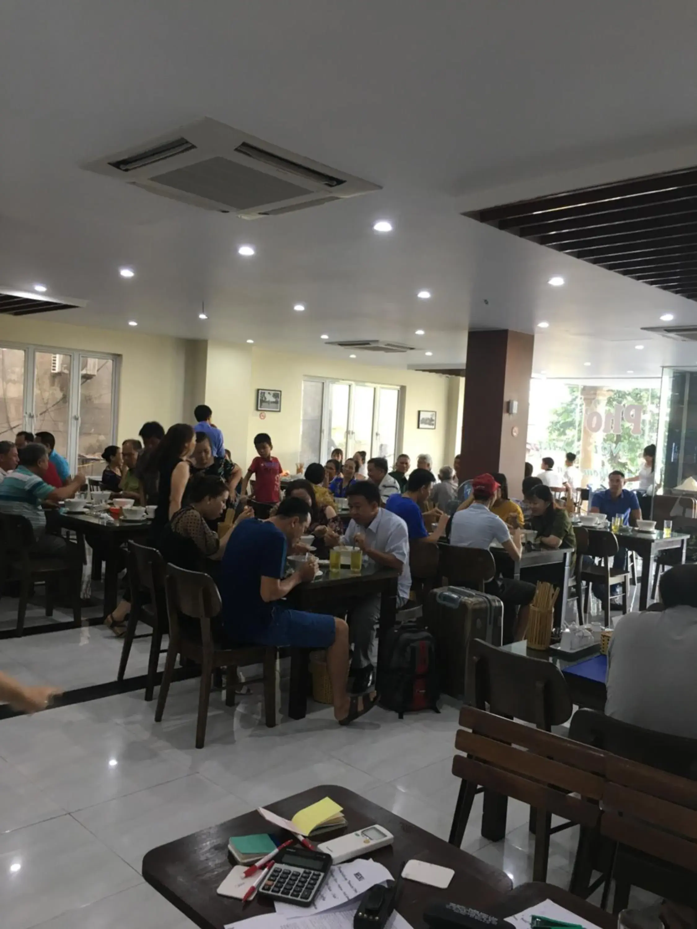 Restaurant/places to eat in Dragon Airport Hotel Restaurant/places to eat in Dragon Airport Hotel