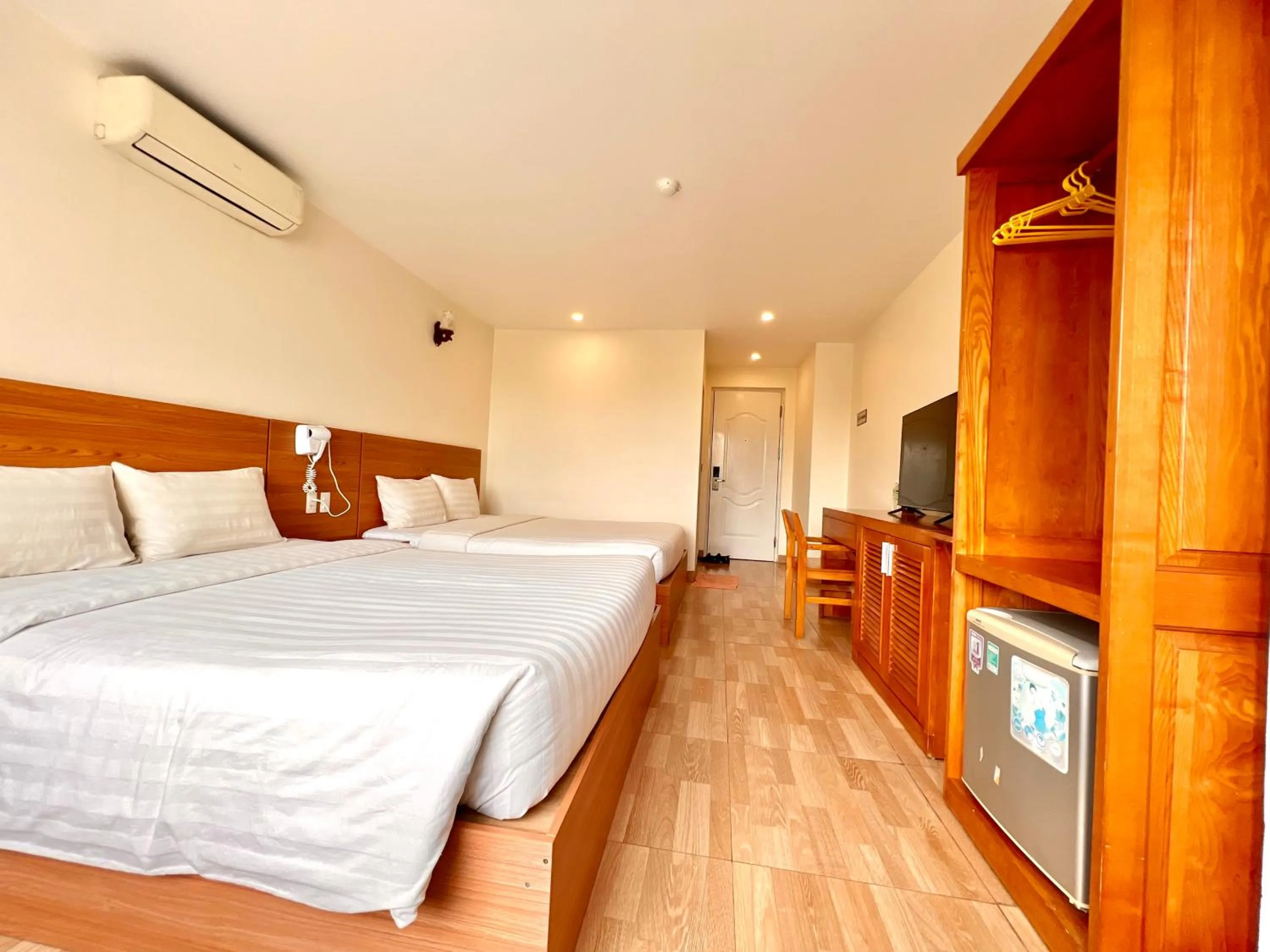 Bedroom, Bed in Dragon Airport Hotel