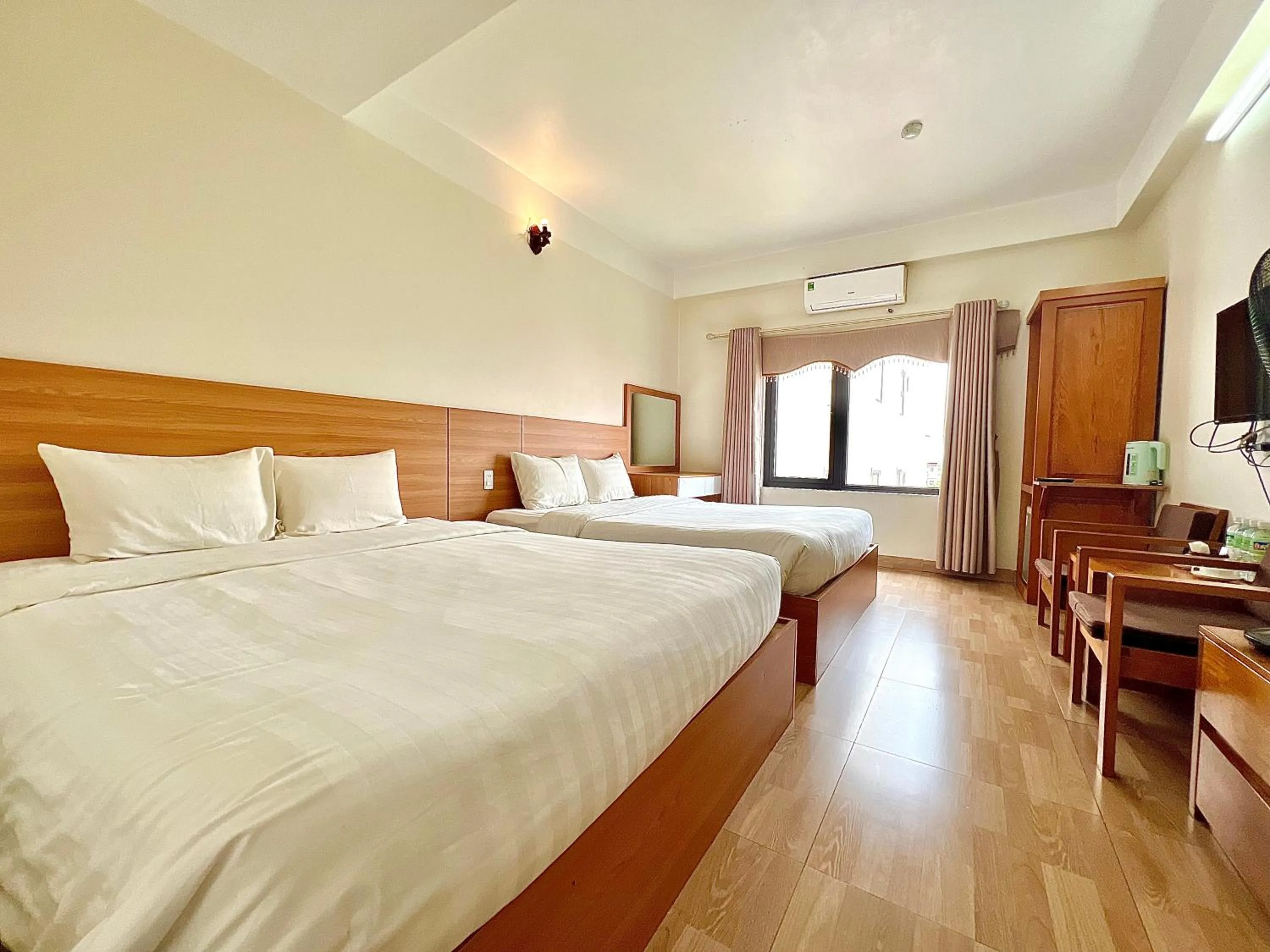 Photo of the whole room, Bed in Dragon Airport Hotel