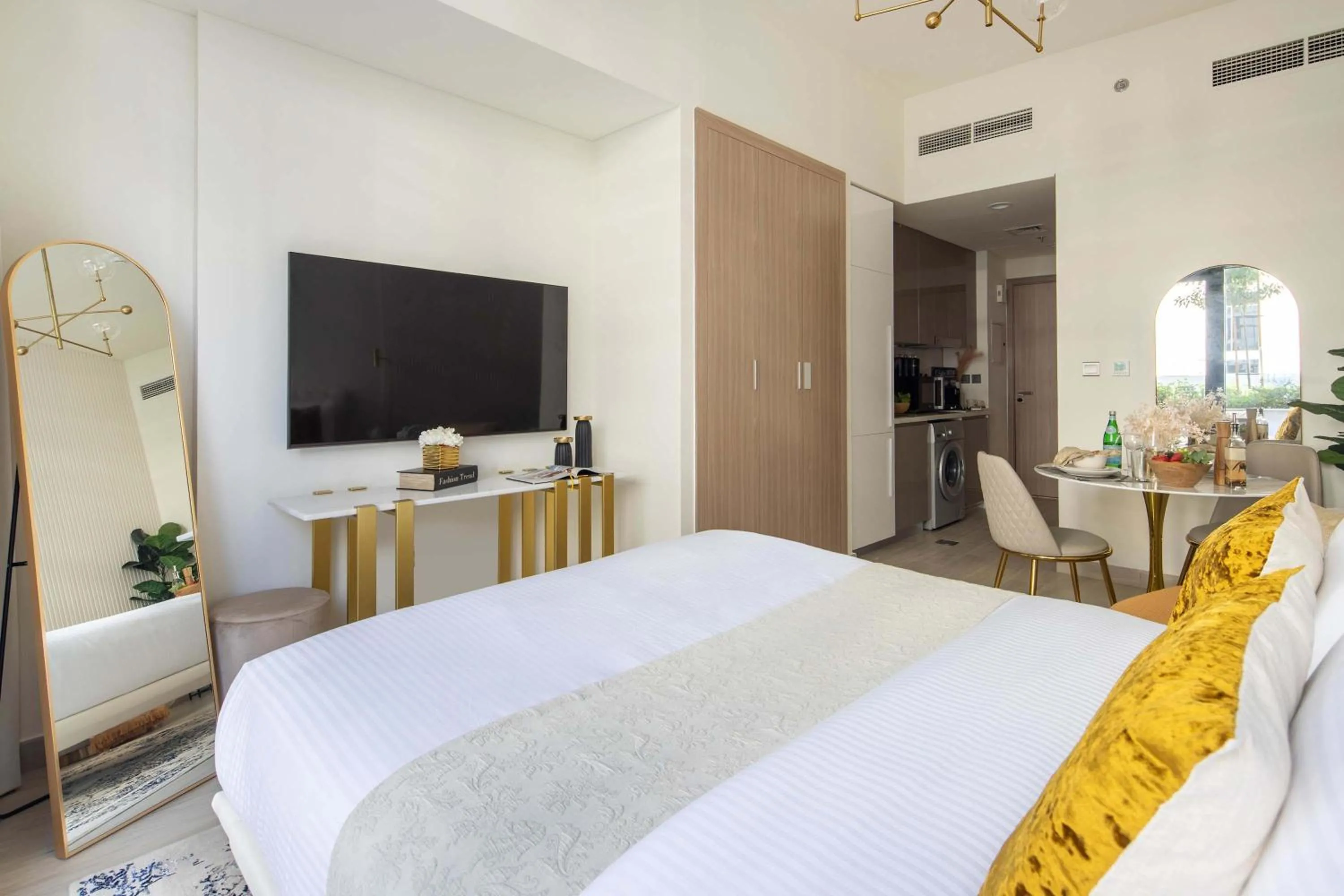 Bed in Frank Porter - Azizi Riviera 28