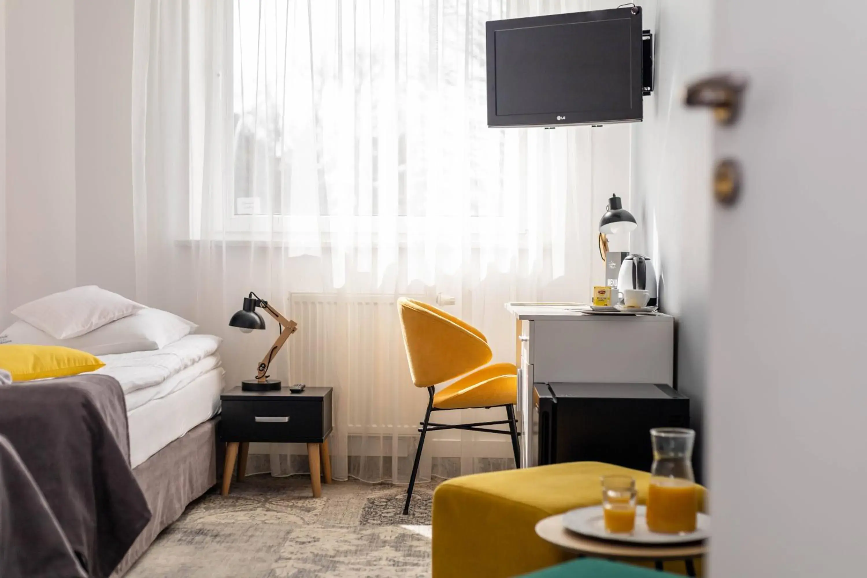 Economy Quadruple Room with Shared Bathroom in Hotel Nafta Krosno Economy Quadruple Room with Shared Bathroom in Hotel Nafta Krosno