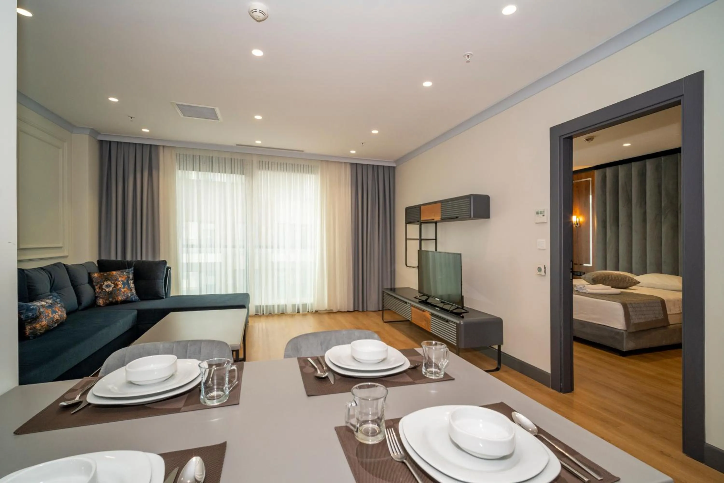 Apartment with City View in Rusel Park Residence