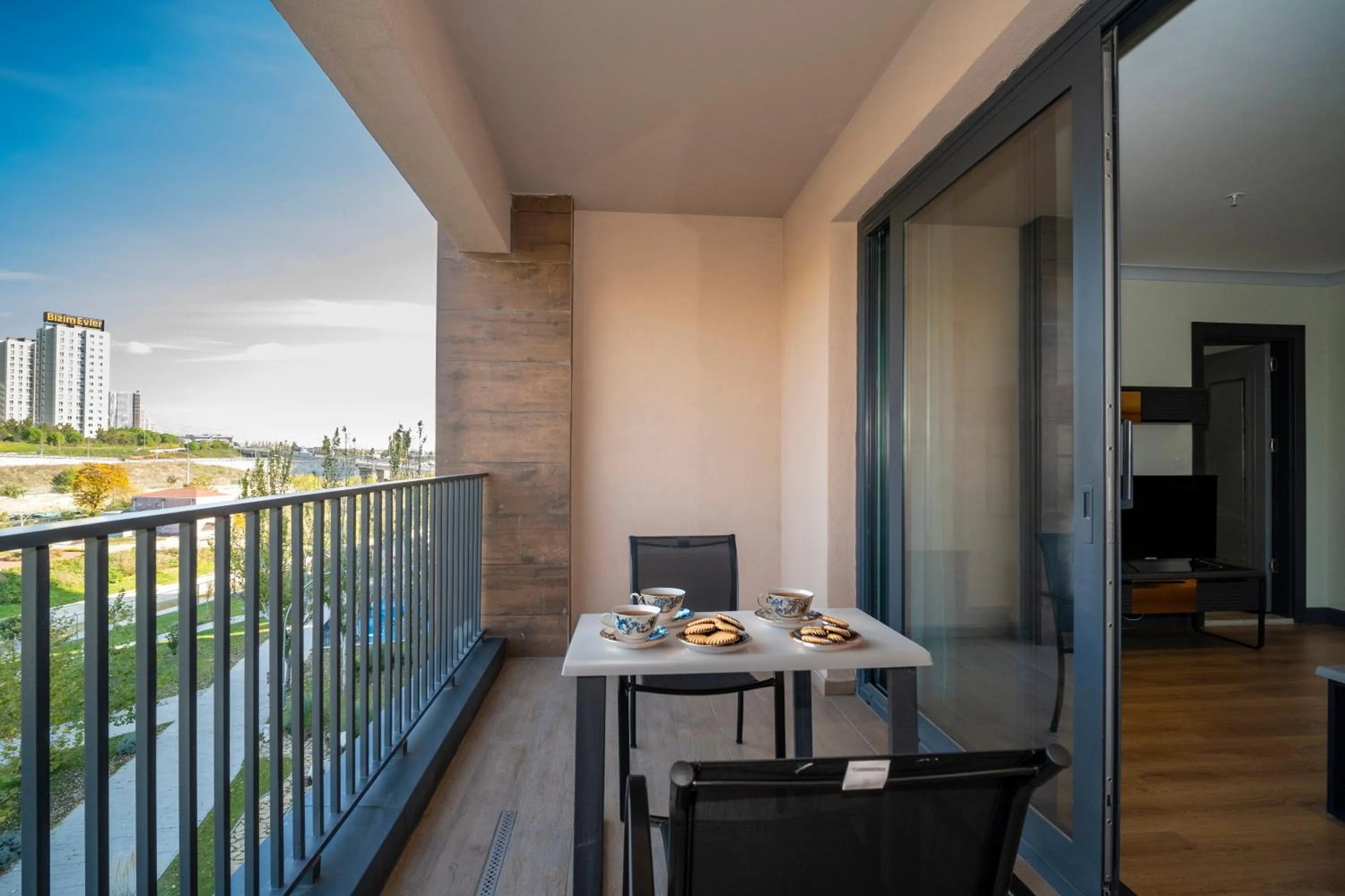 Apartment with Balcony in Rusel Park Residence
