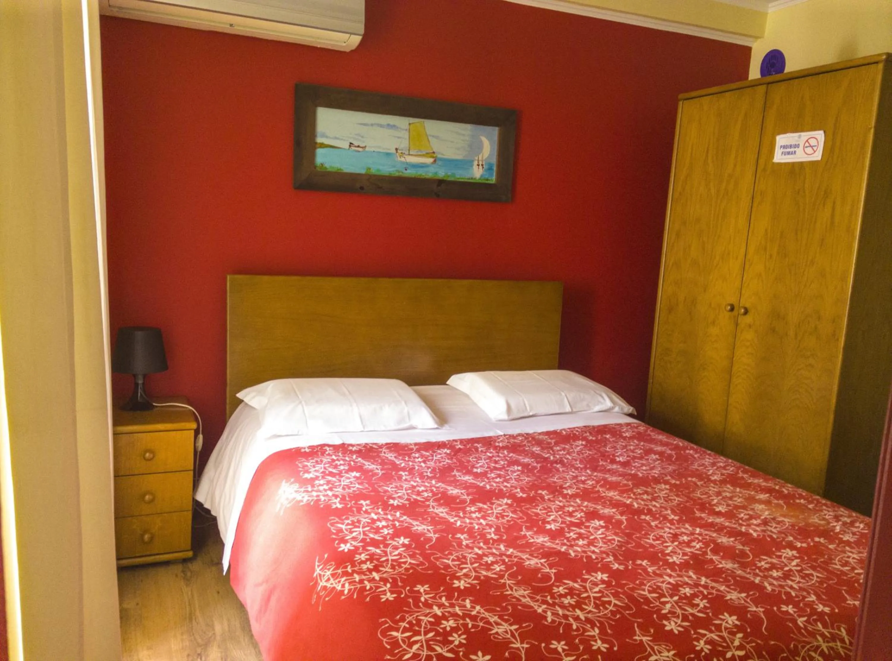 Photo of the whole room, Bed in Hotel O Catraio