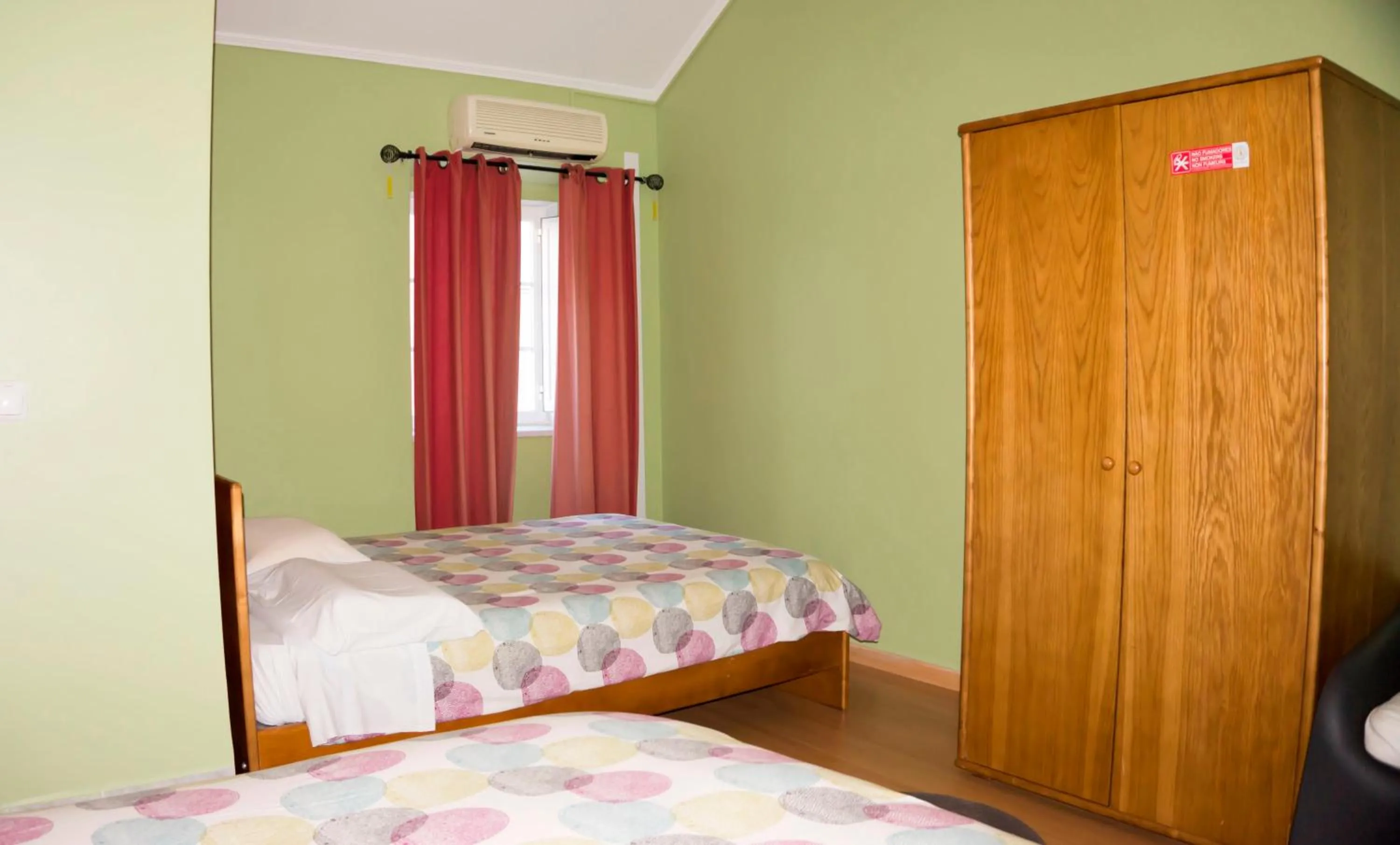 Photo of the whole room, Bed in Hotel O Catraio