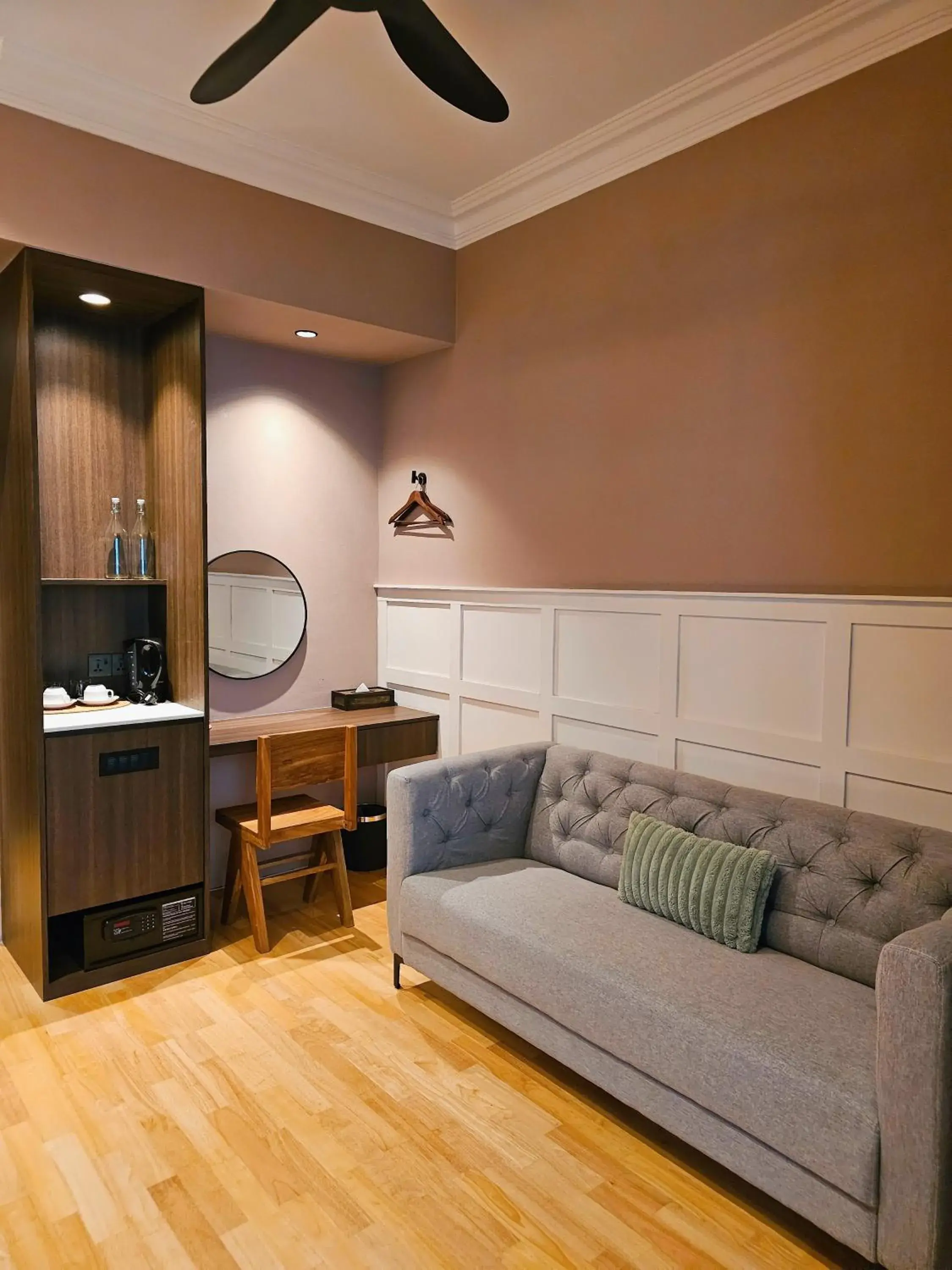 Living room in The Palm Suite at Lava Mansion Living room in The Palm Suite at Lava Mansion