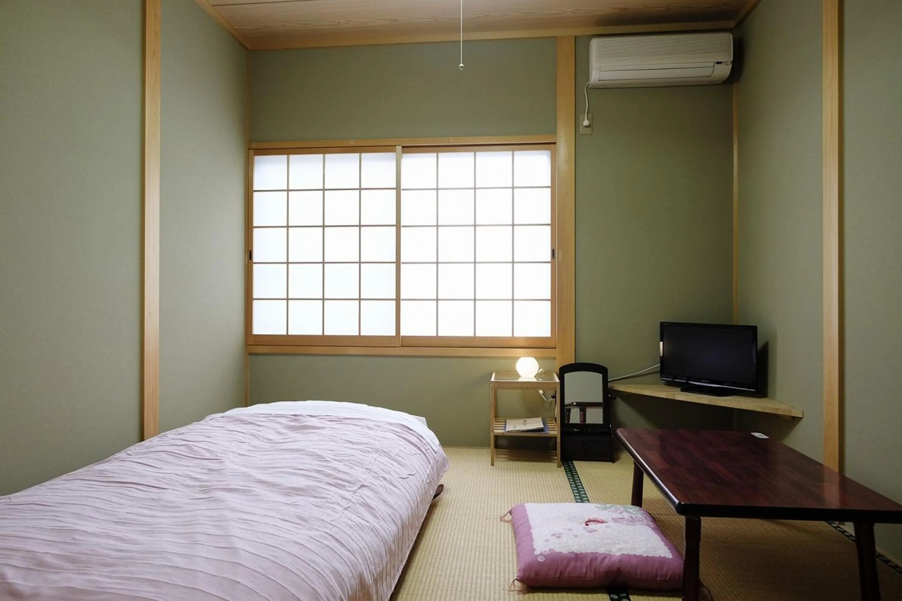 Bed in Miyoshino Sakuraan