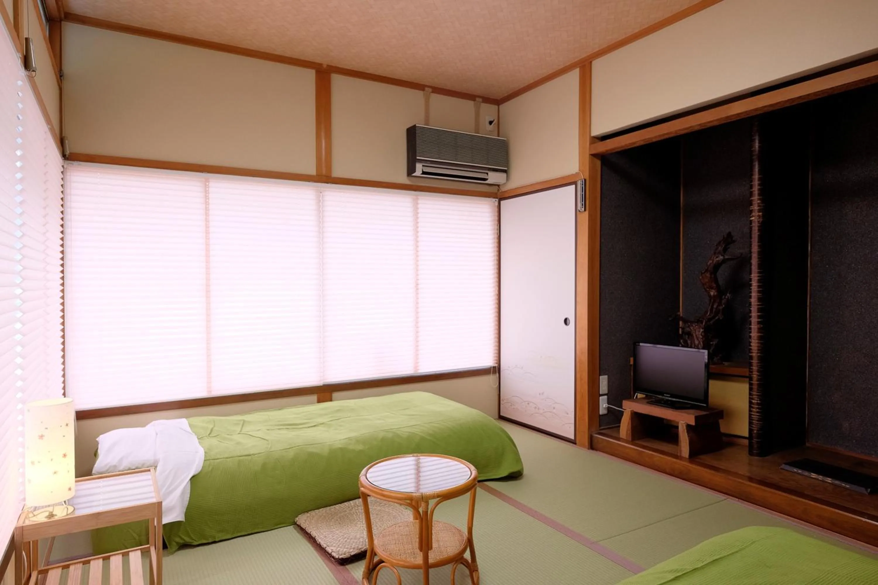 Bed in Miyoshino Sakuraan