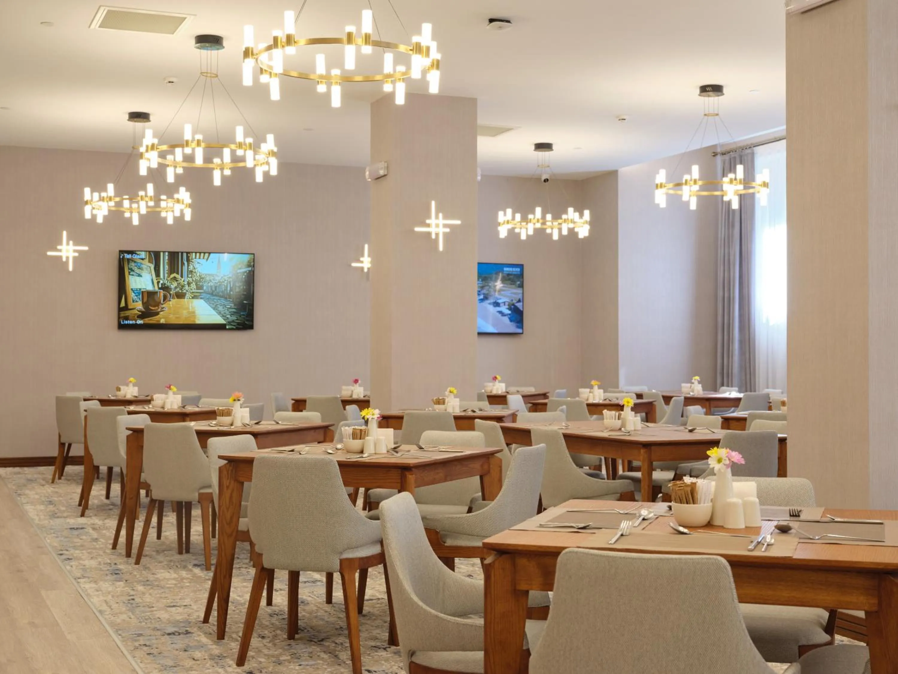 Restaurant/places to eat in The Central Point Hotel Baku