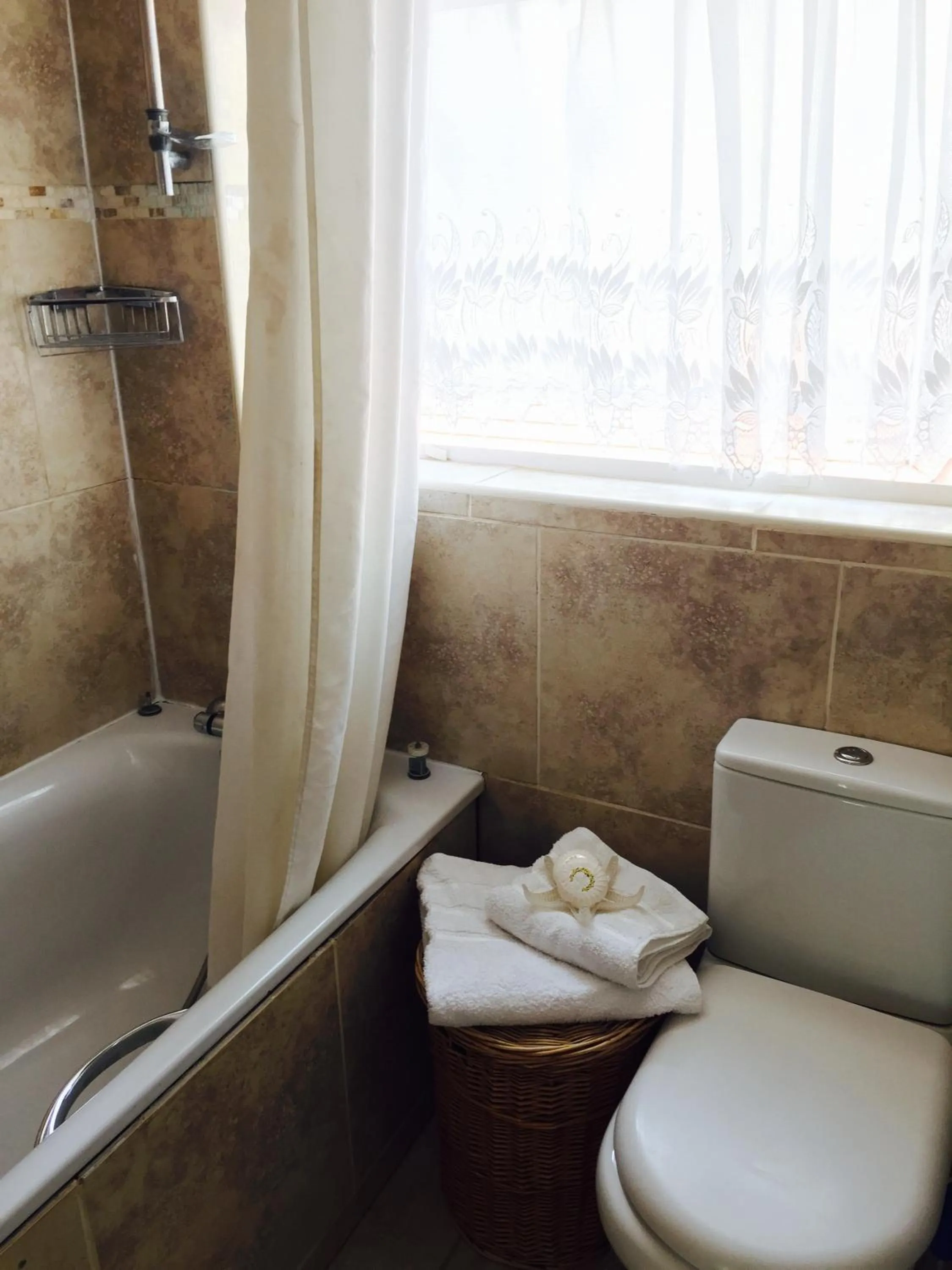 Bathroom in Edgware B&B