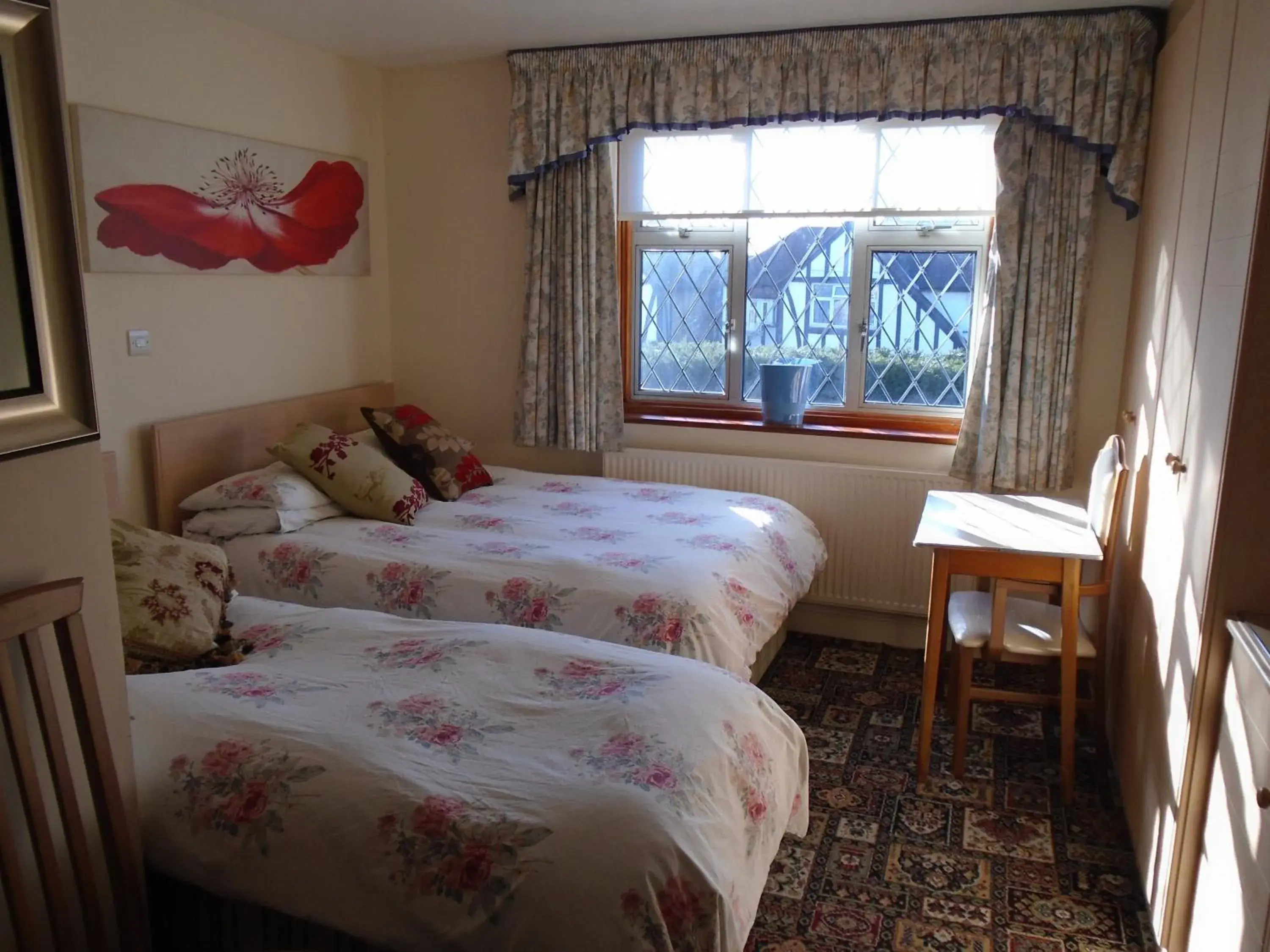 Photo of the whole room, Bed in Edgware B&B Photo of the whole room, Bed in Edgware B&B