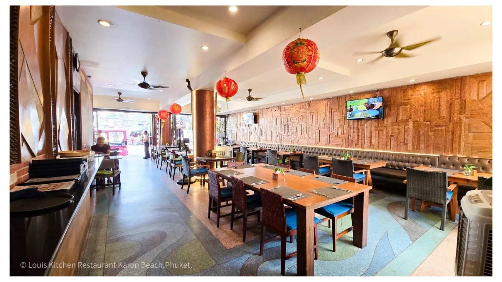 Restaurant/places to eat in ON Hotel Phuket - SHA