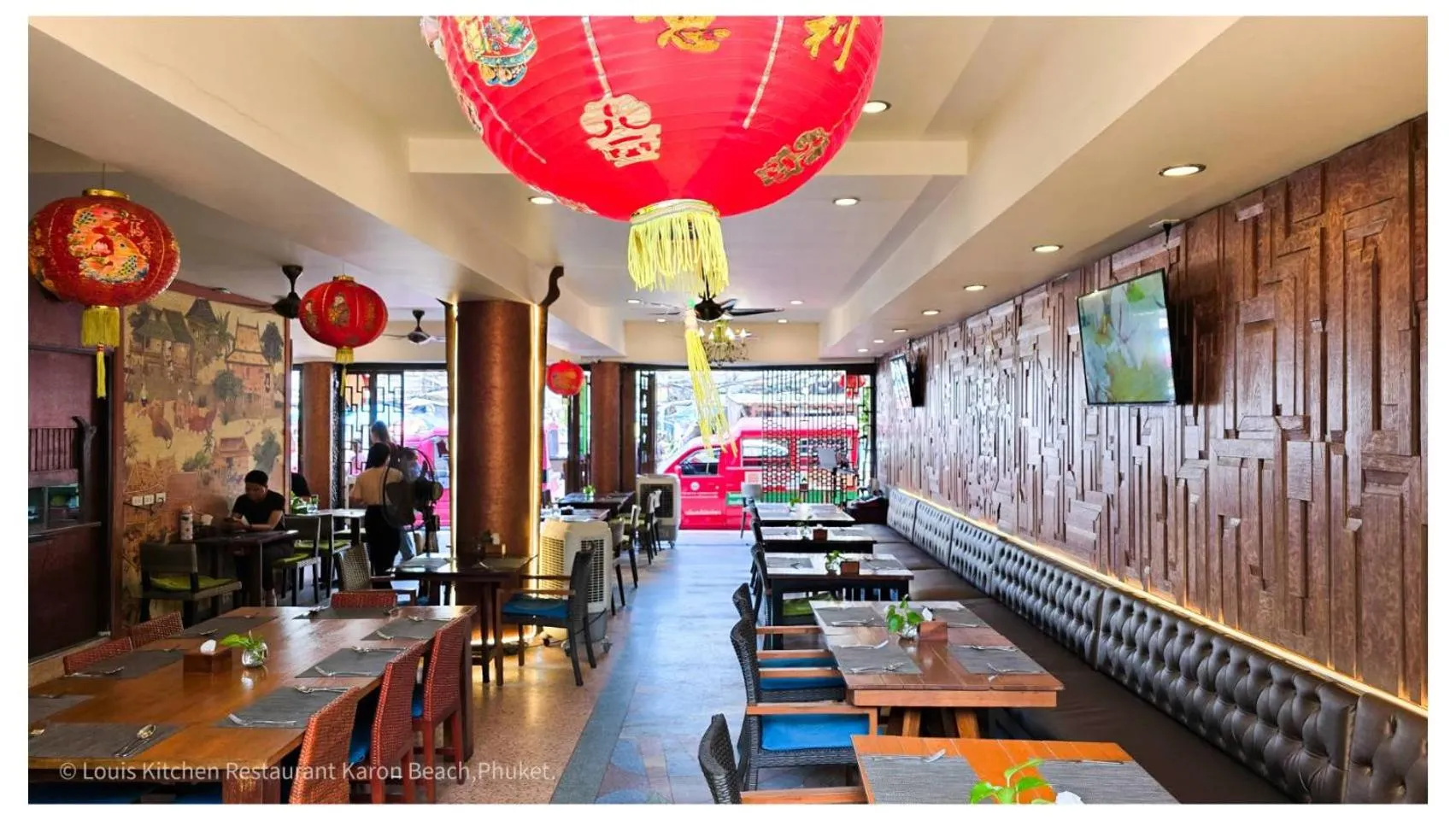 Restaurant/places to eat in ON Hotel Phuket - SHA