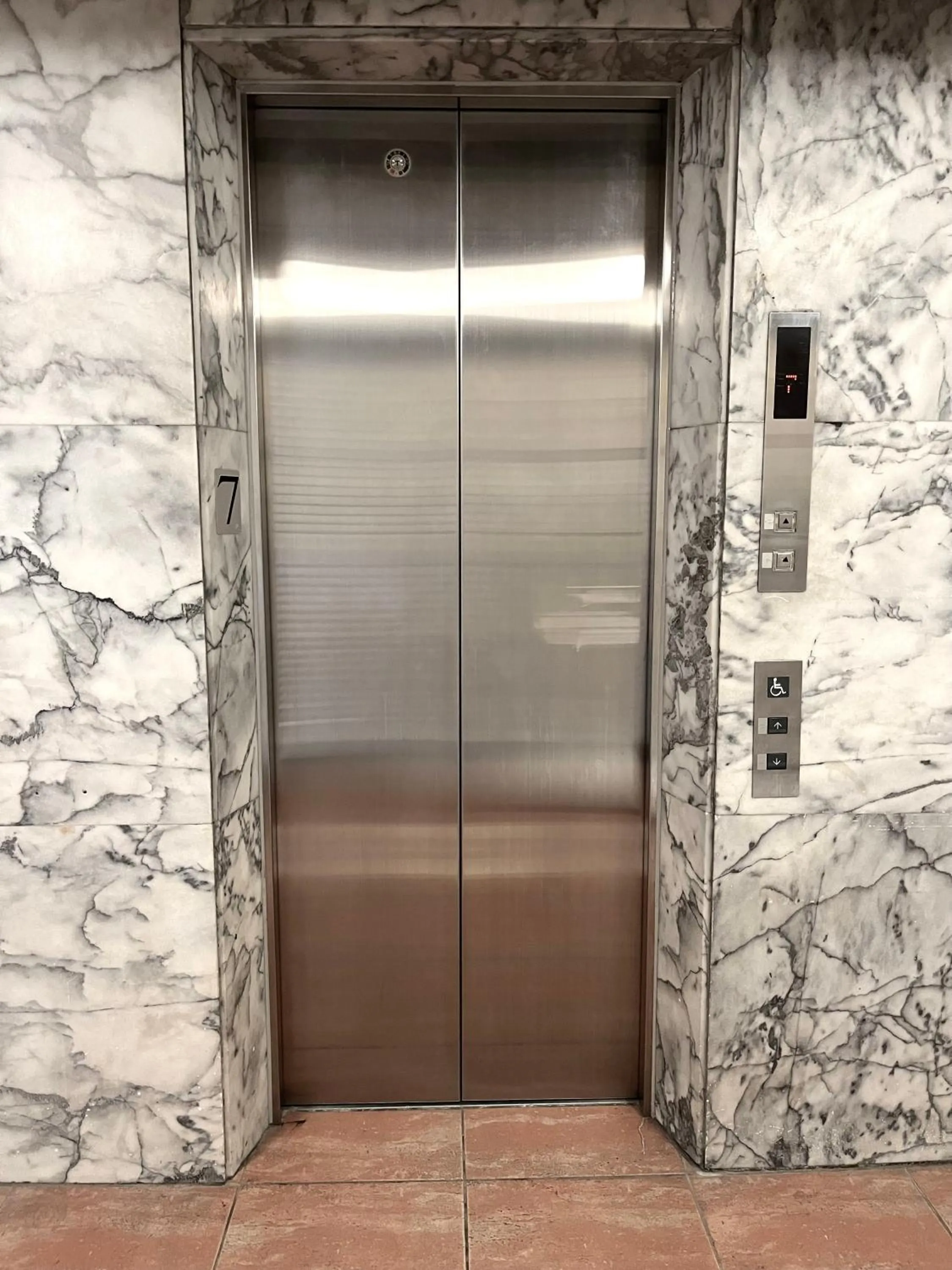 elevator in Hua Guo Hotel