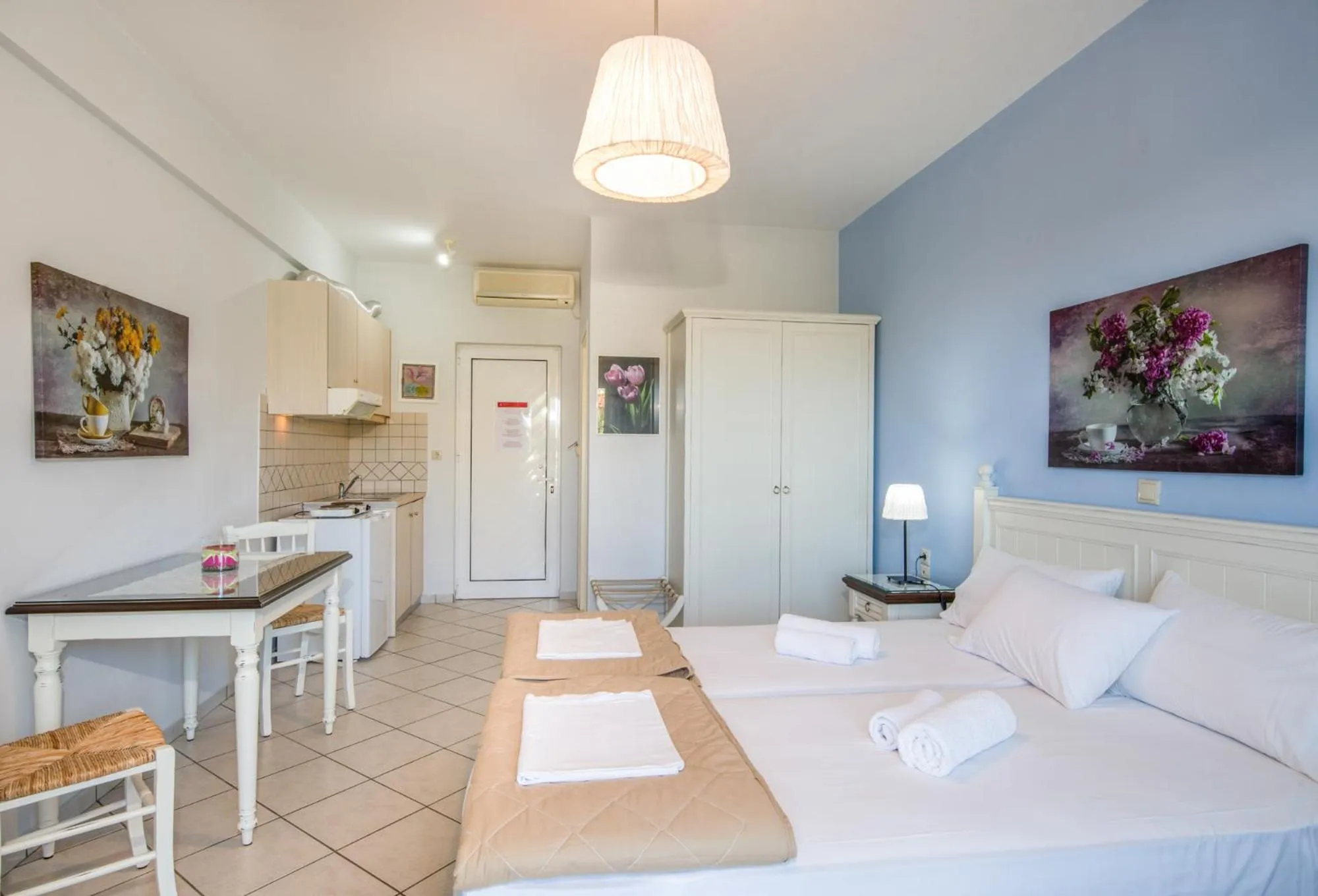 Photo of the whole room, Bed in Stamatakis Boutique Studios