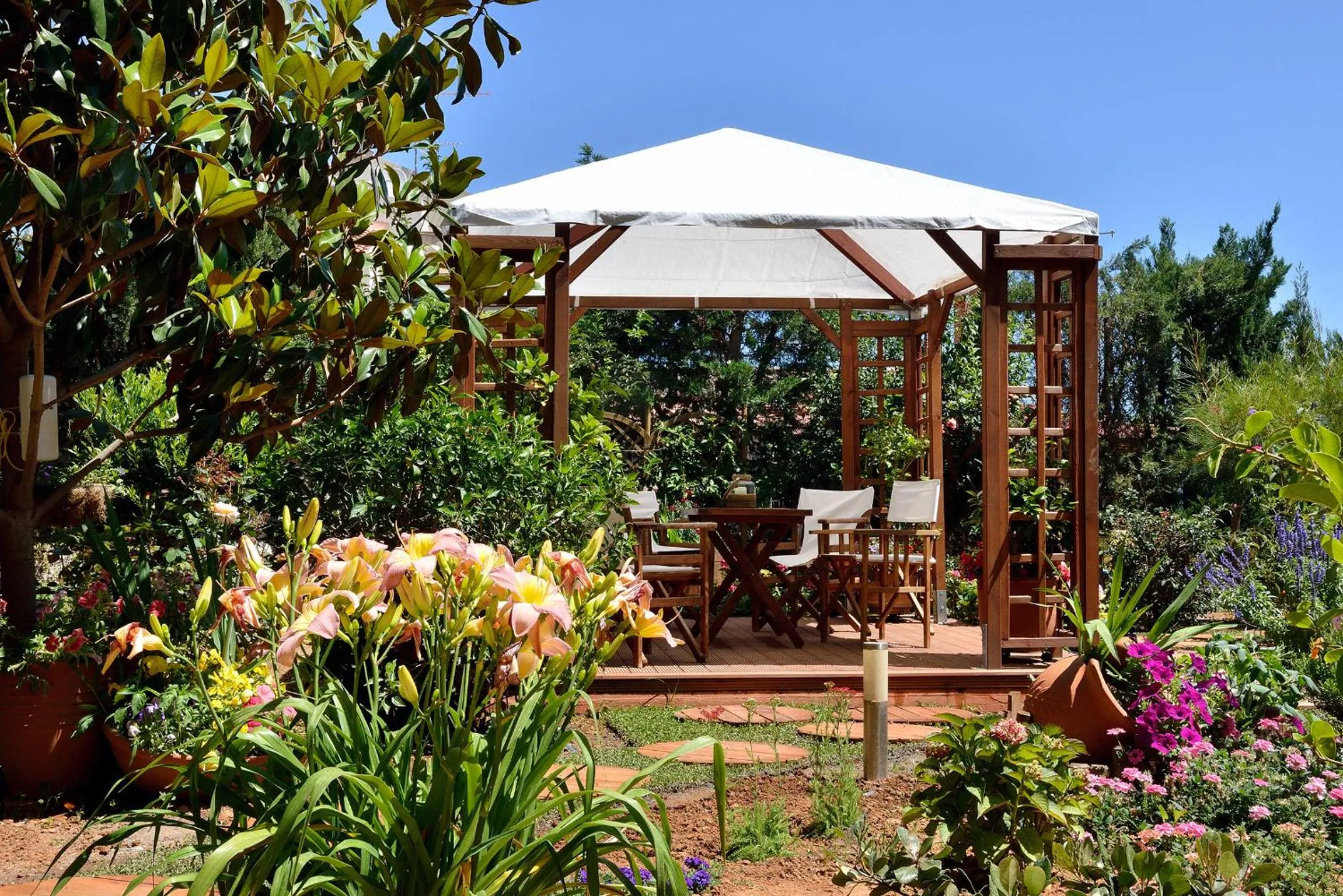 Garden in Stamatakis Boutique Studios