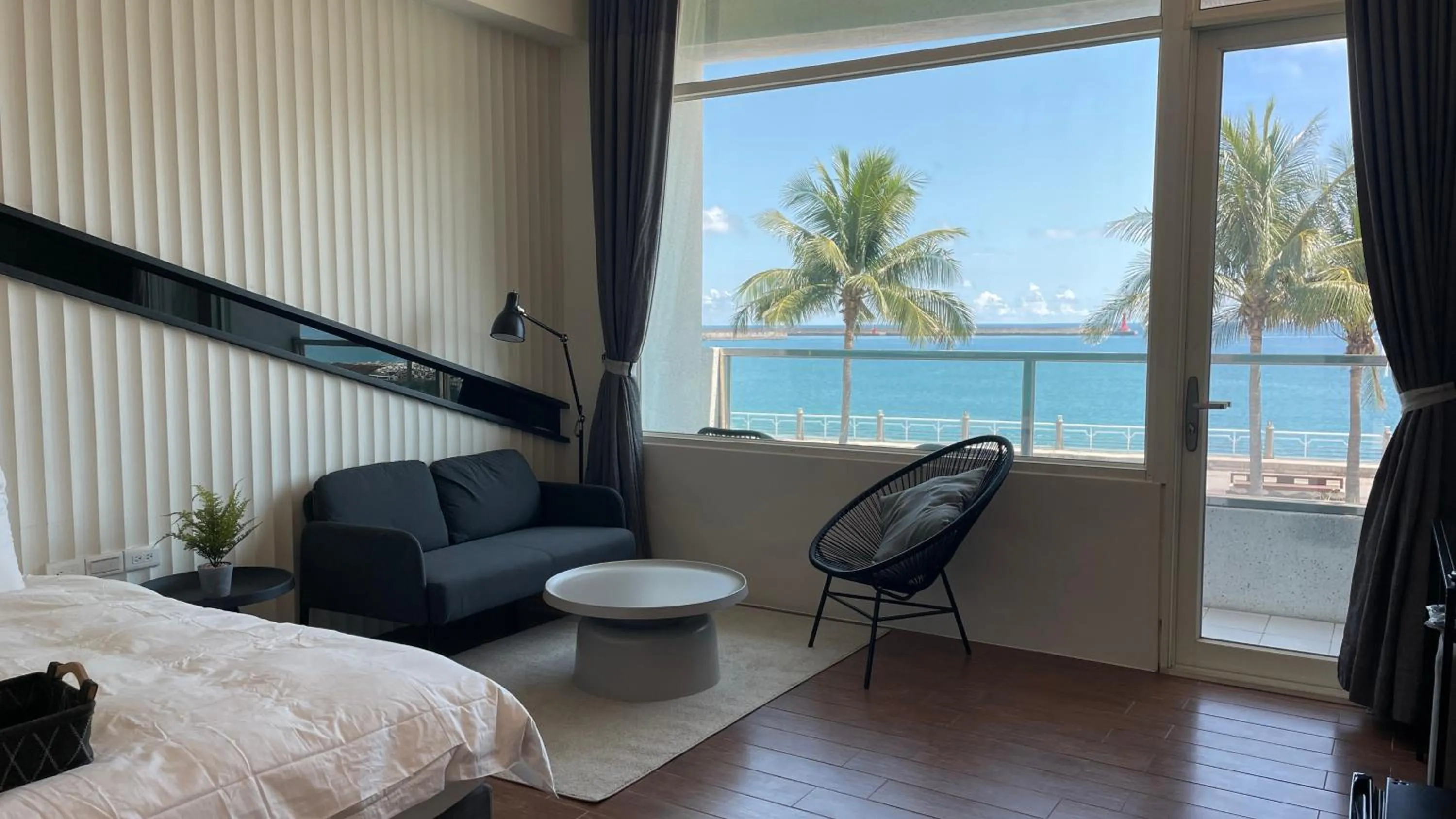 Sea view, Bed in Angel Inn