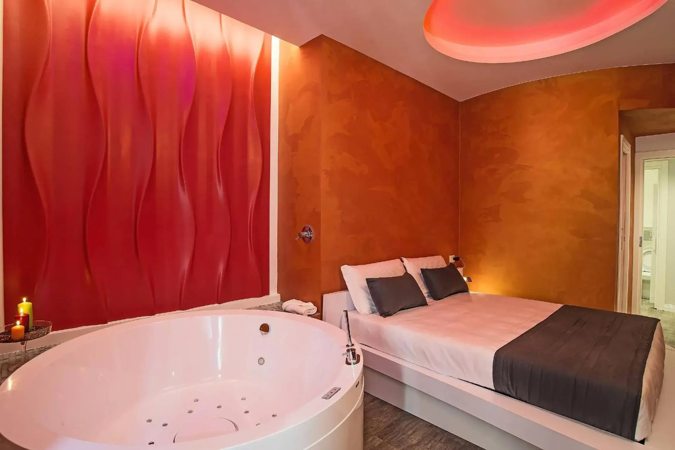 Hot Tub, Bed in Ripetta Relais Hot Tub, Bed in Ripetta Relais