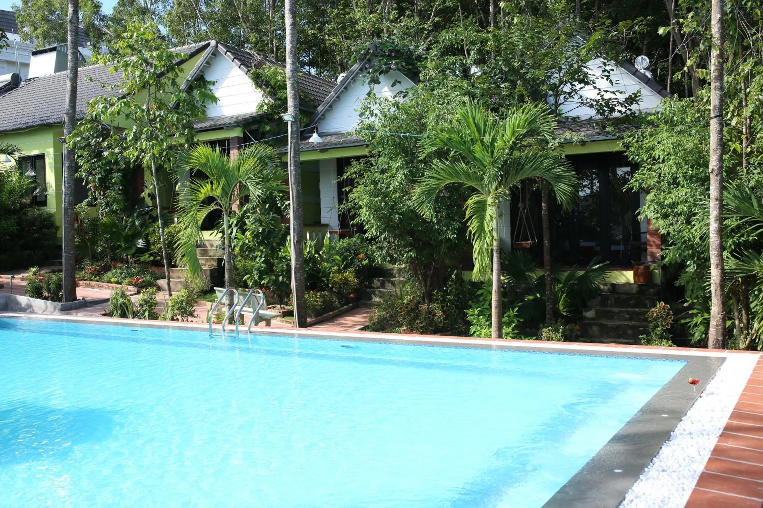 Swimming pool in Bungalow Mai Phuong Binh