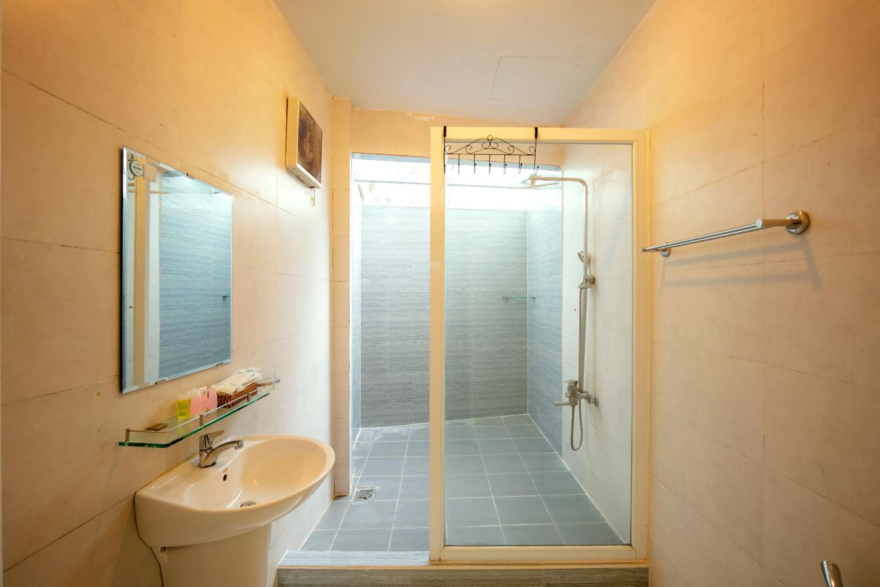 Shower in Bungalow Mai Phuong Binh