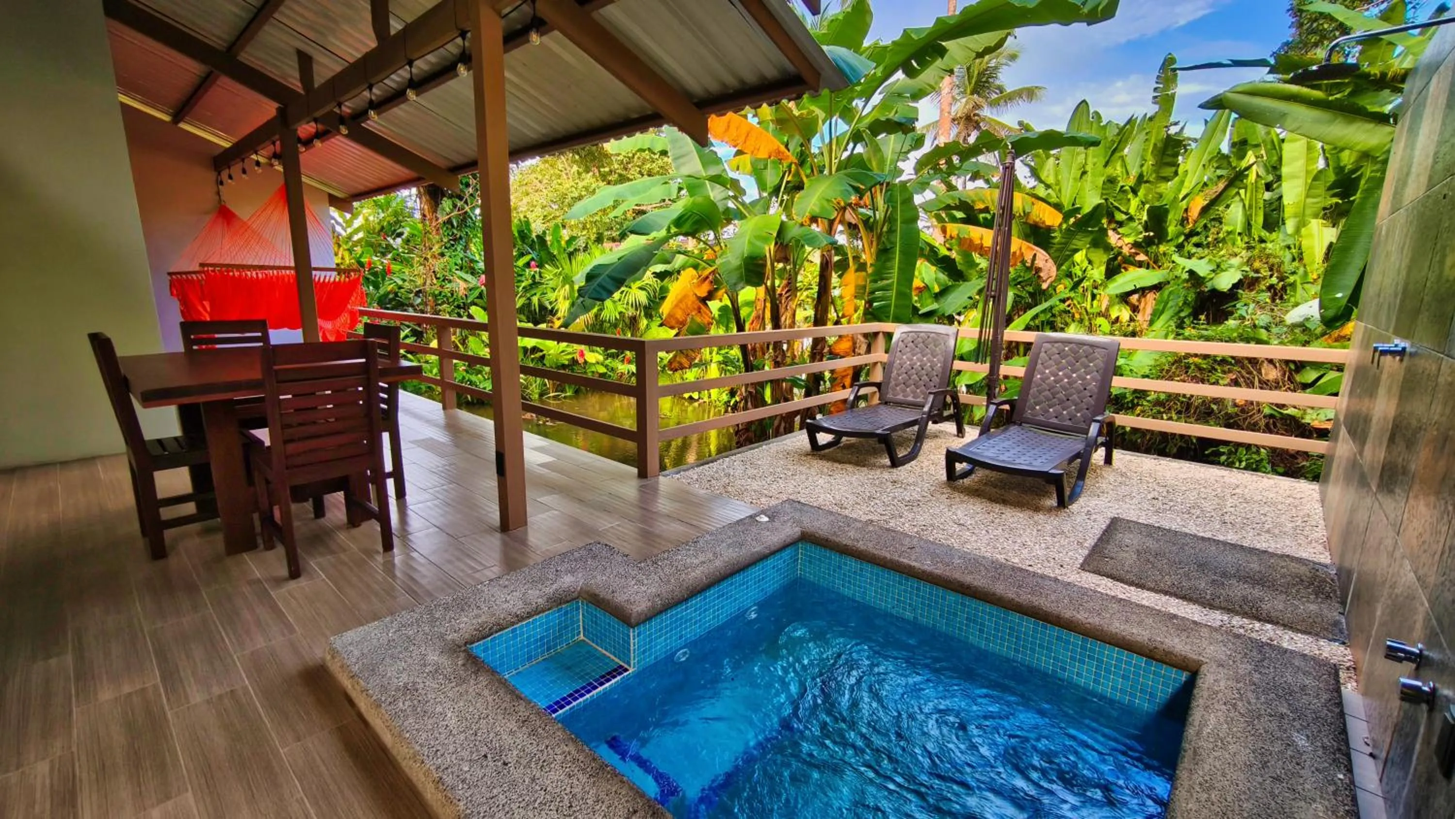 Swimming pool in Valverde Glamping & Ecolodge