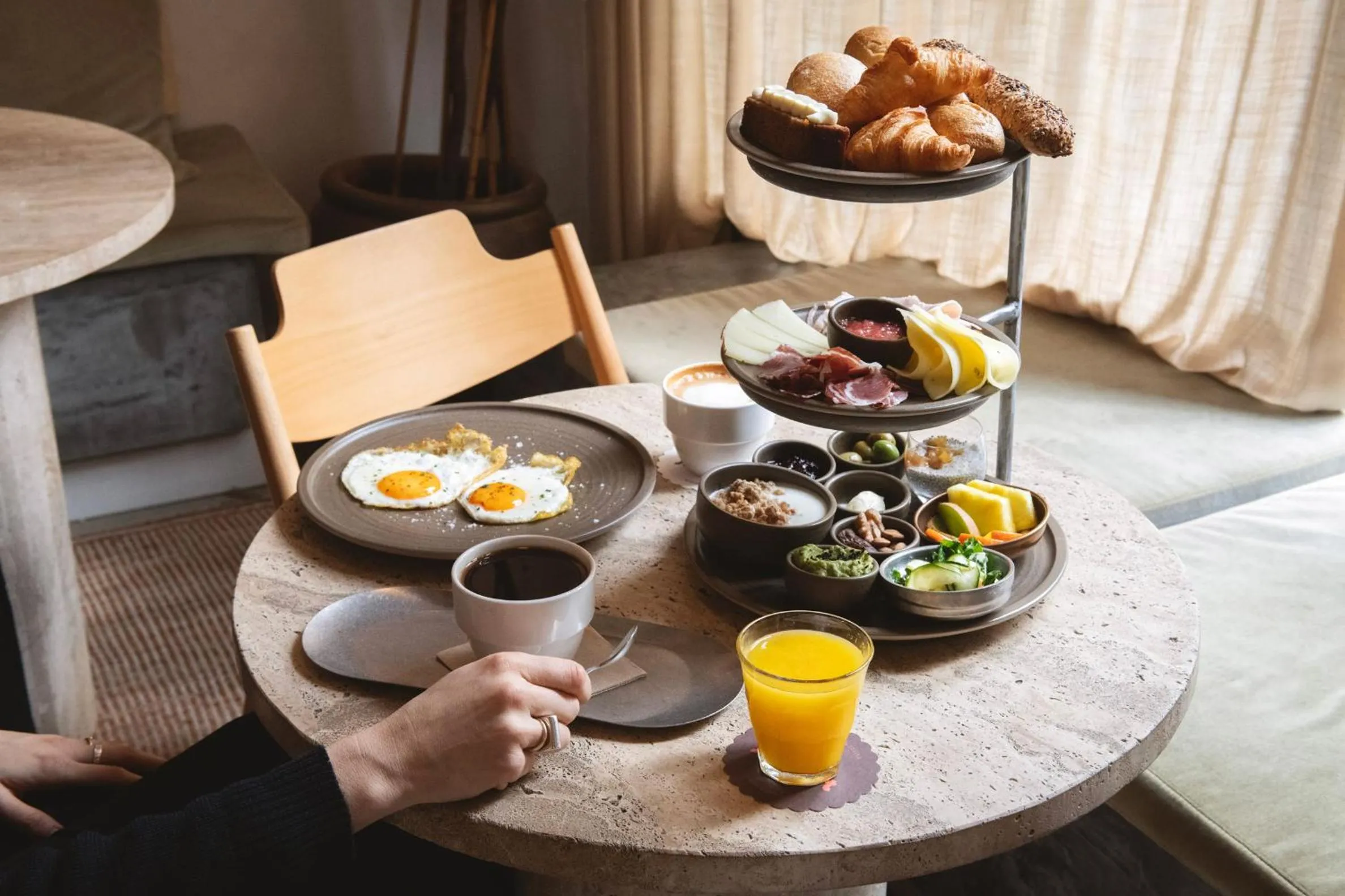 Breakfast in Hotel Brummell