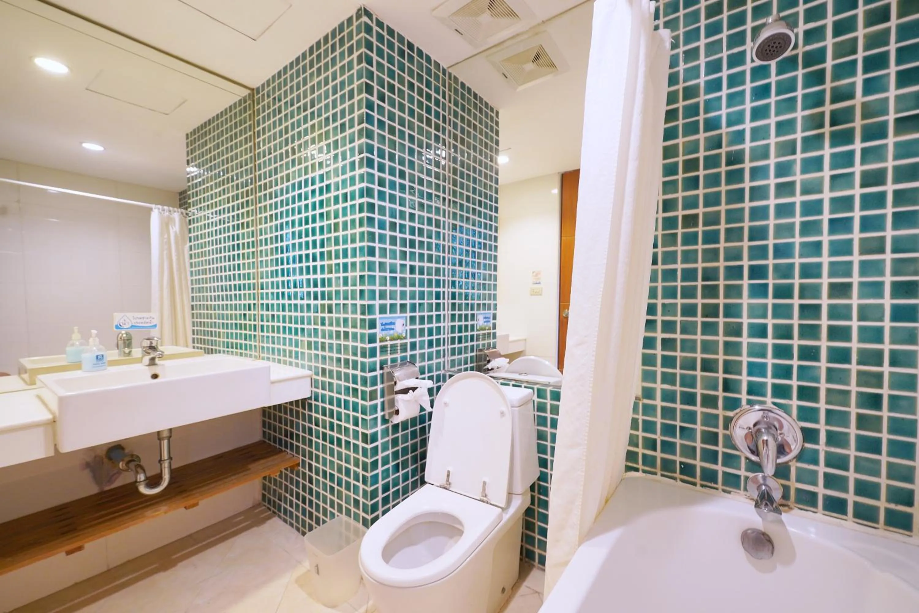 Shower in Riverside Bangkok Hotel