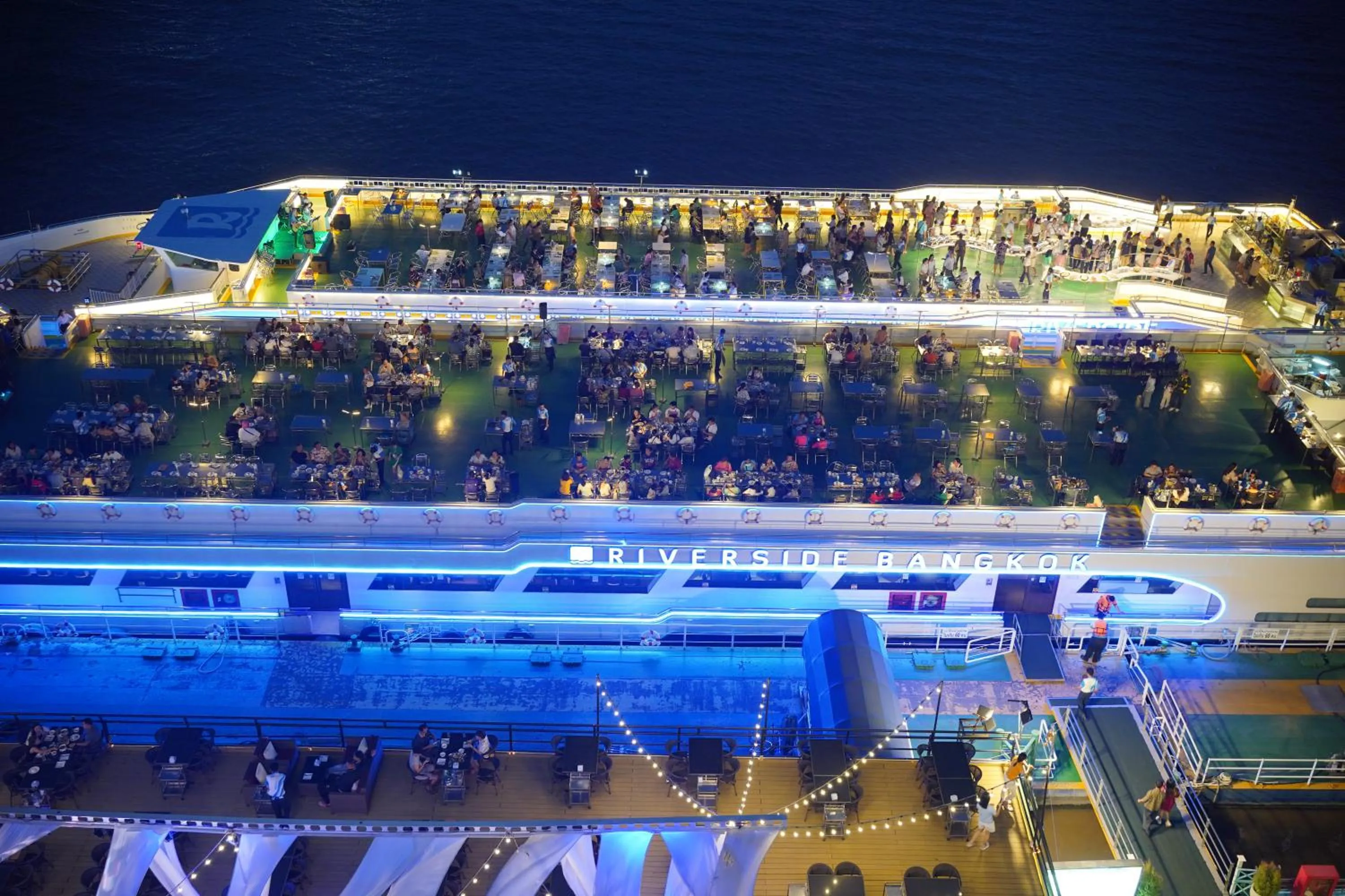 Evening entertainment in Riverside Bangkok Hotel