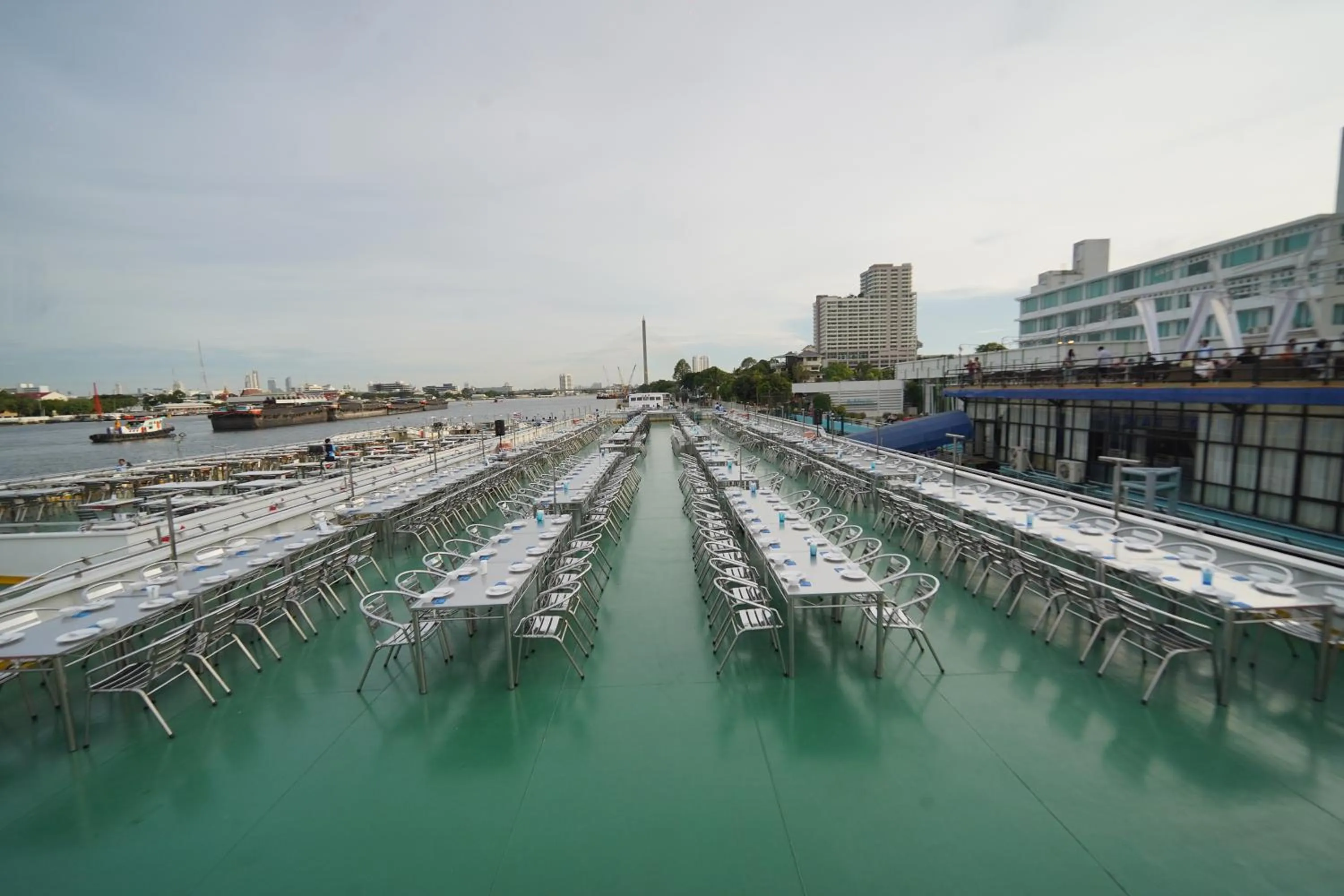 Restaurant/places to eat in Riverside Bangkok Hotel