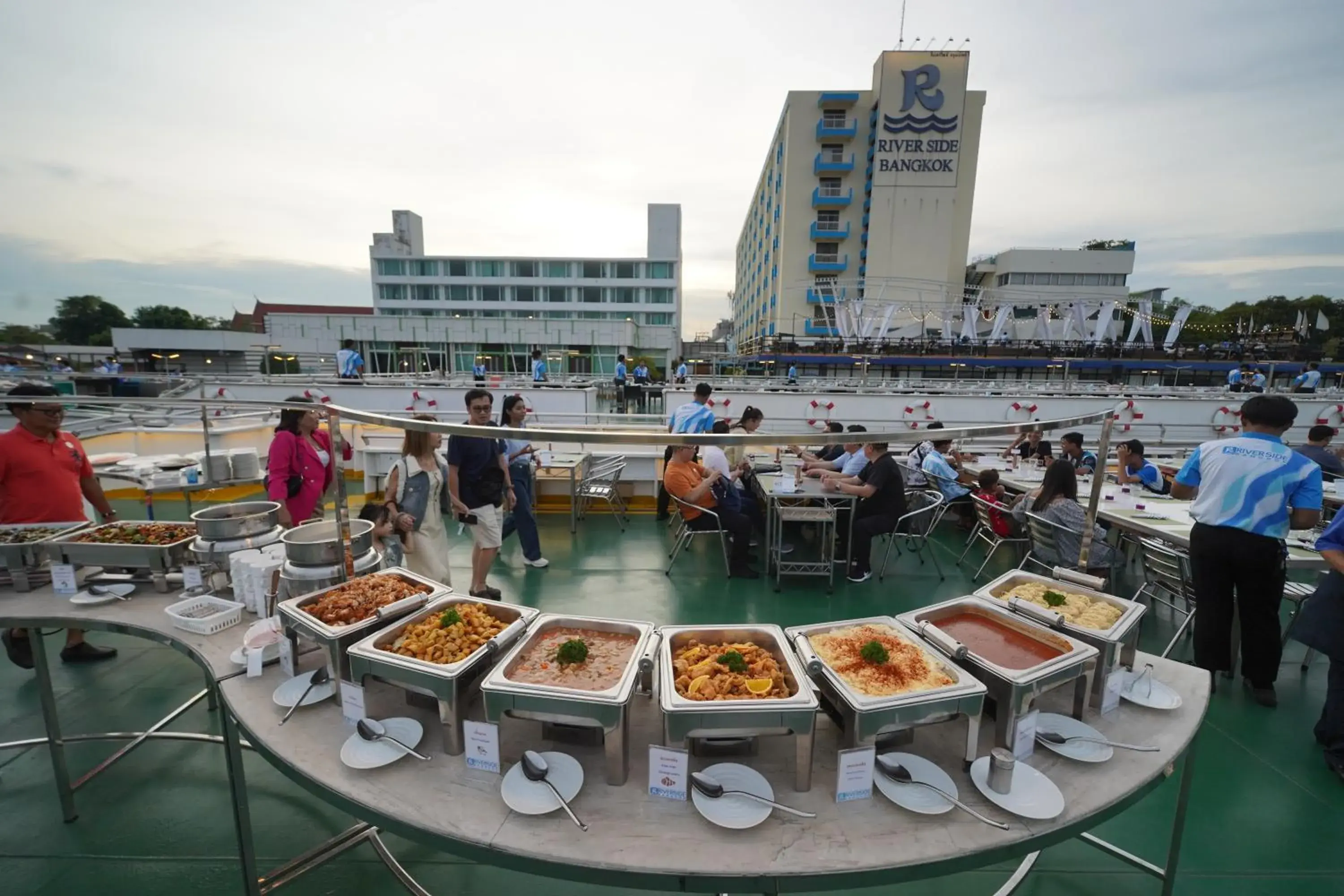 Restaurant/places to eat in Riverside Bangkok Hotel Restaurant/places to eat in Riverside Bangkok Hotel