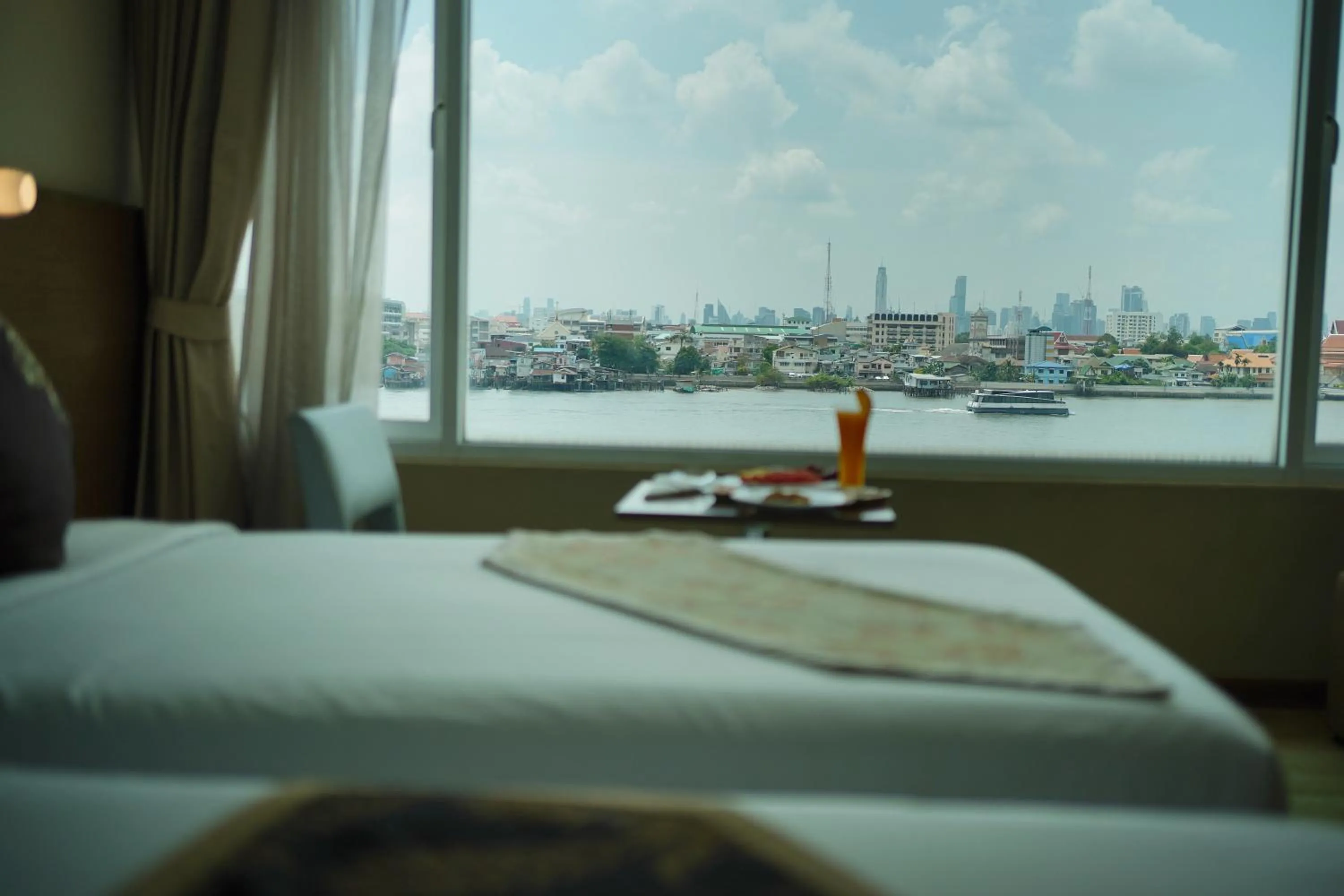 Photo of the whole room in Riverside Bangkok Hotel