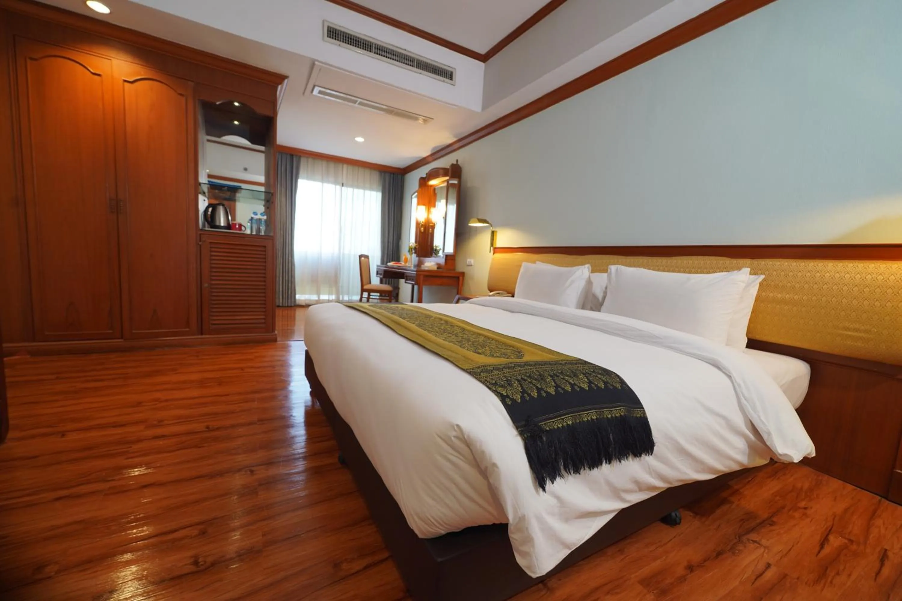 Photo of the whole room in Riverside Bangkok Hotel