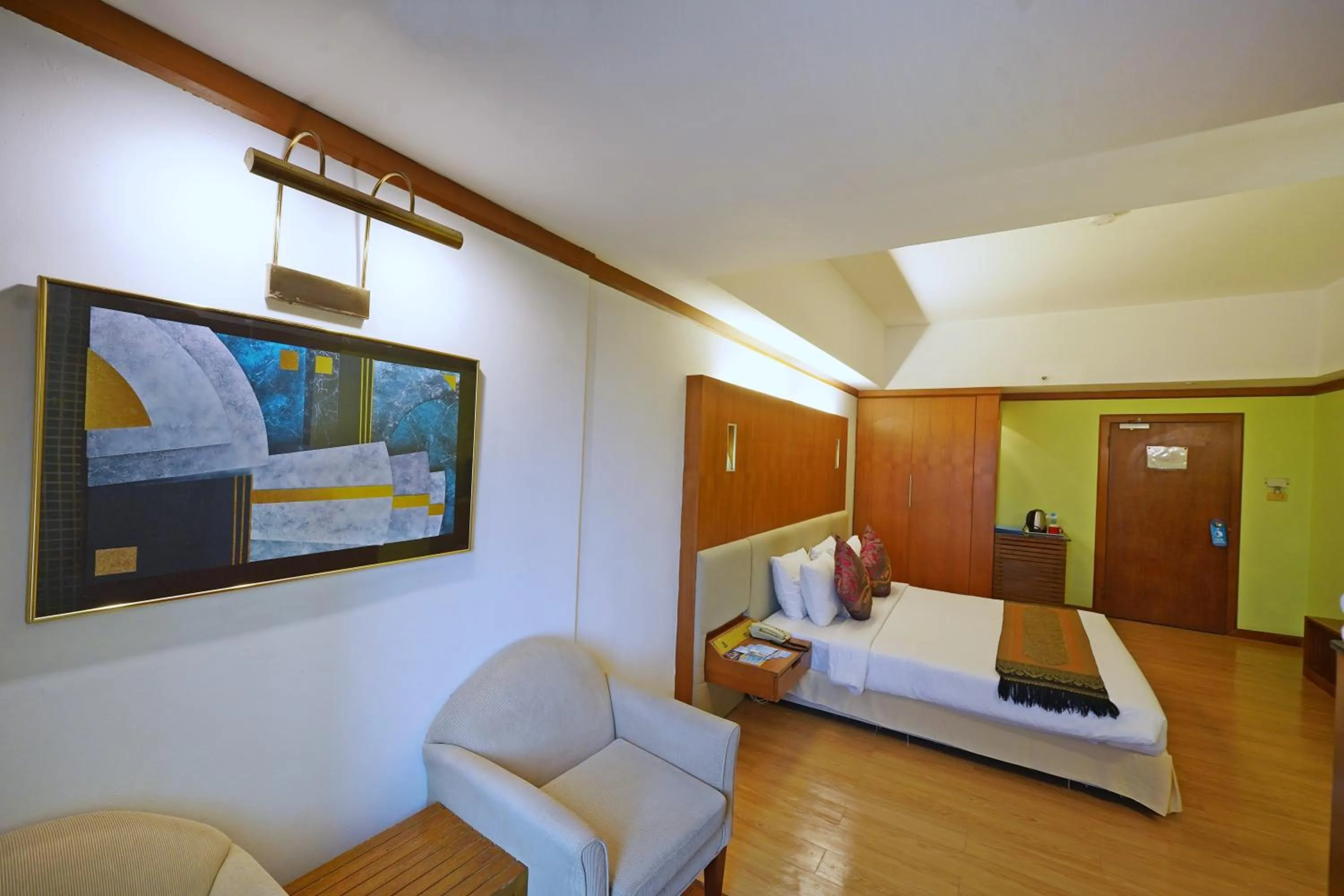 Photo of the whole room in Riverside Bangkok Hotel