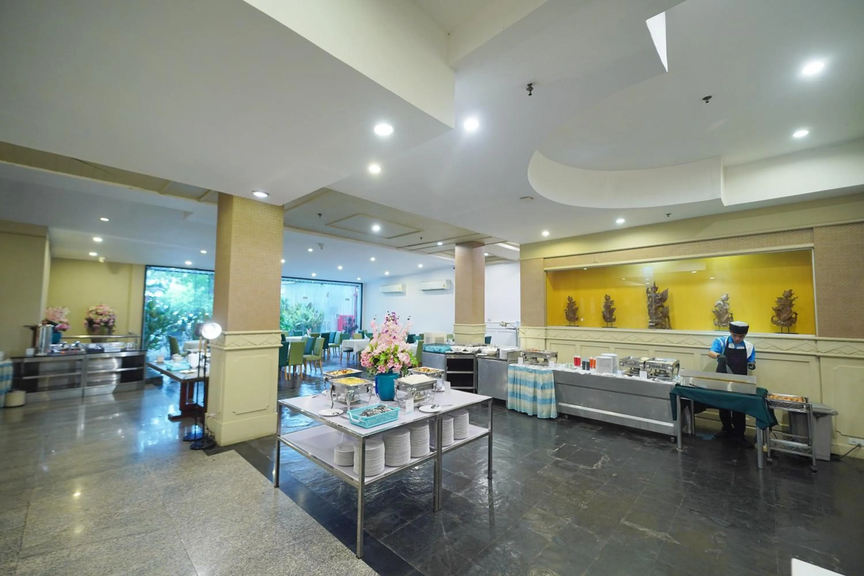 Restaurant/places to eat in Riverside Bangkok Hotel