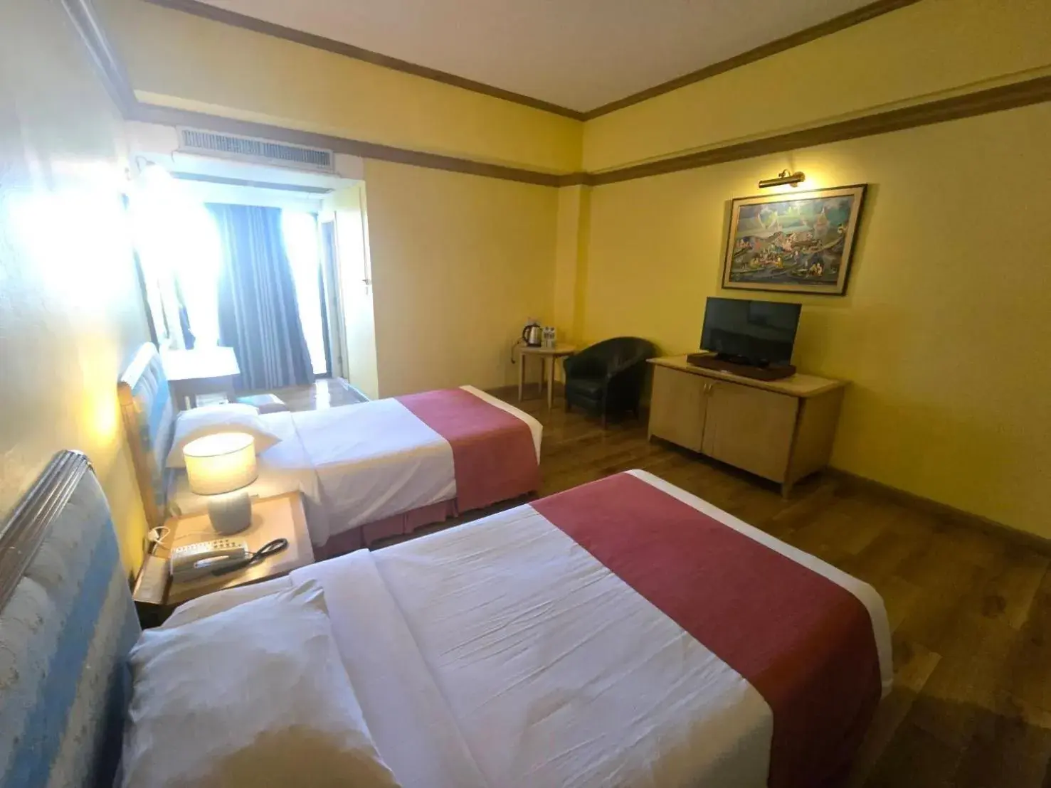 Photo of the whole room in Riverside Bangkok Hotel Photo of the whole room in Riverside Bangkok Hotel