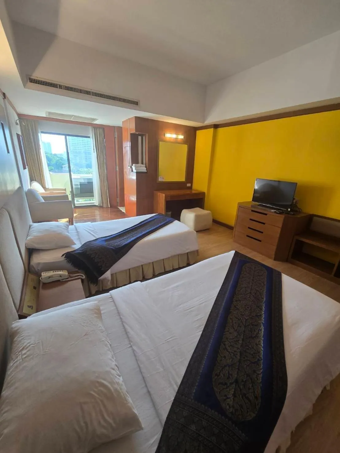 Photo of the whole room in Riverside Bangkok Hotel