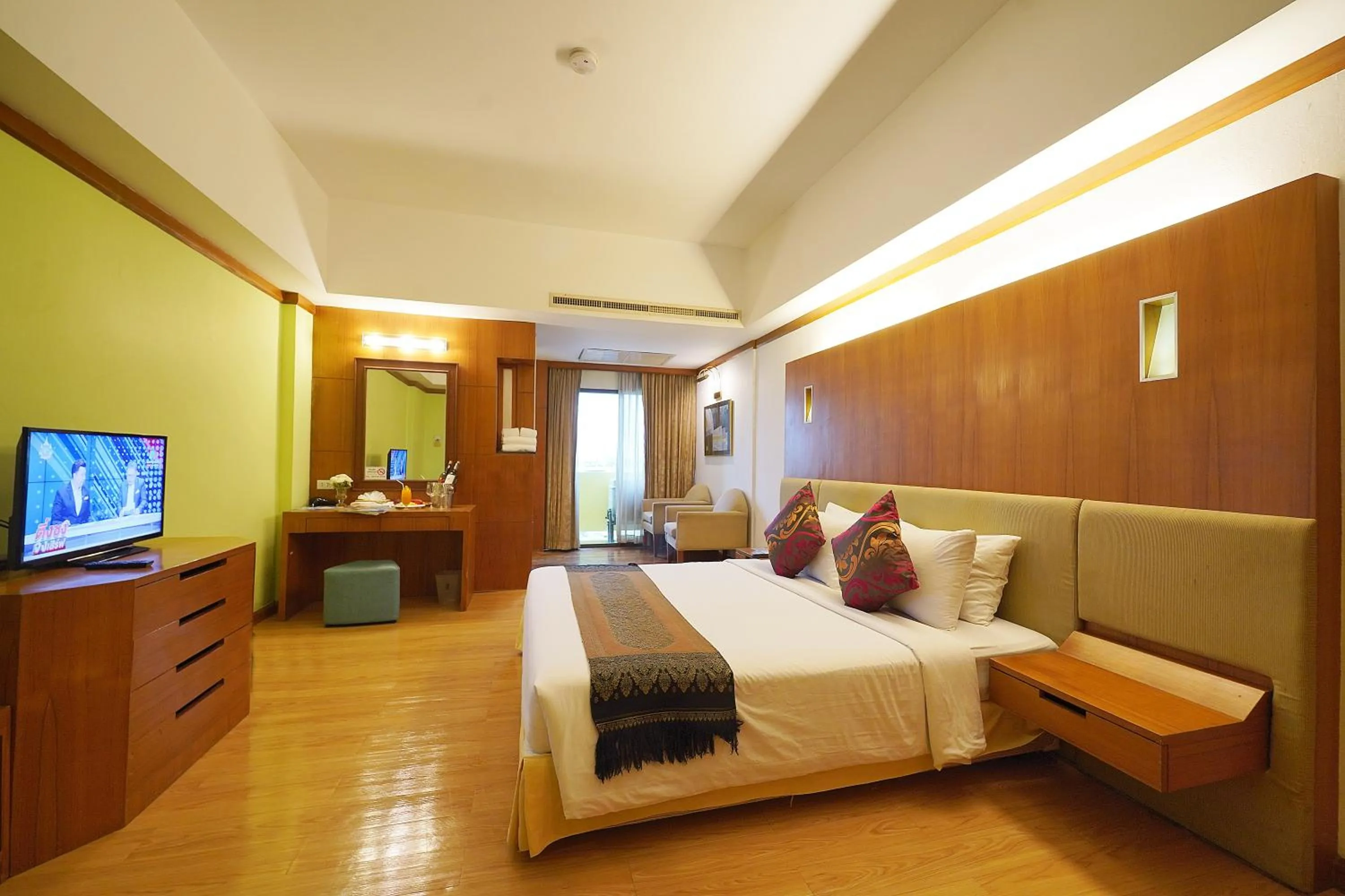 Photo of the whole room in Riverside Bangkok Hotel