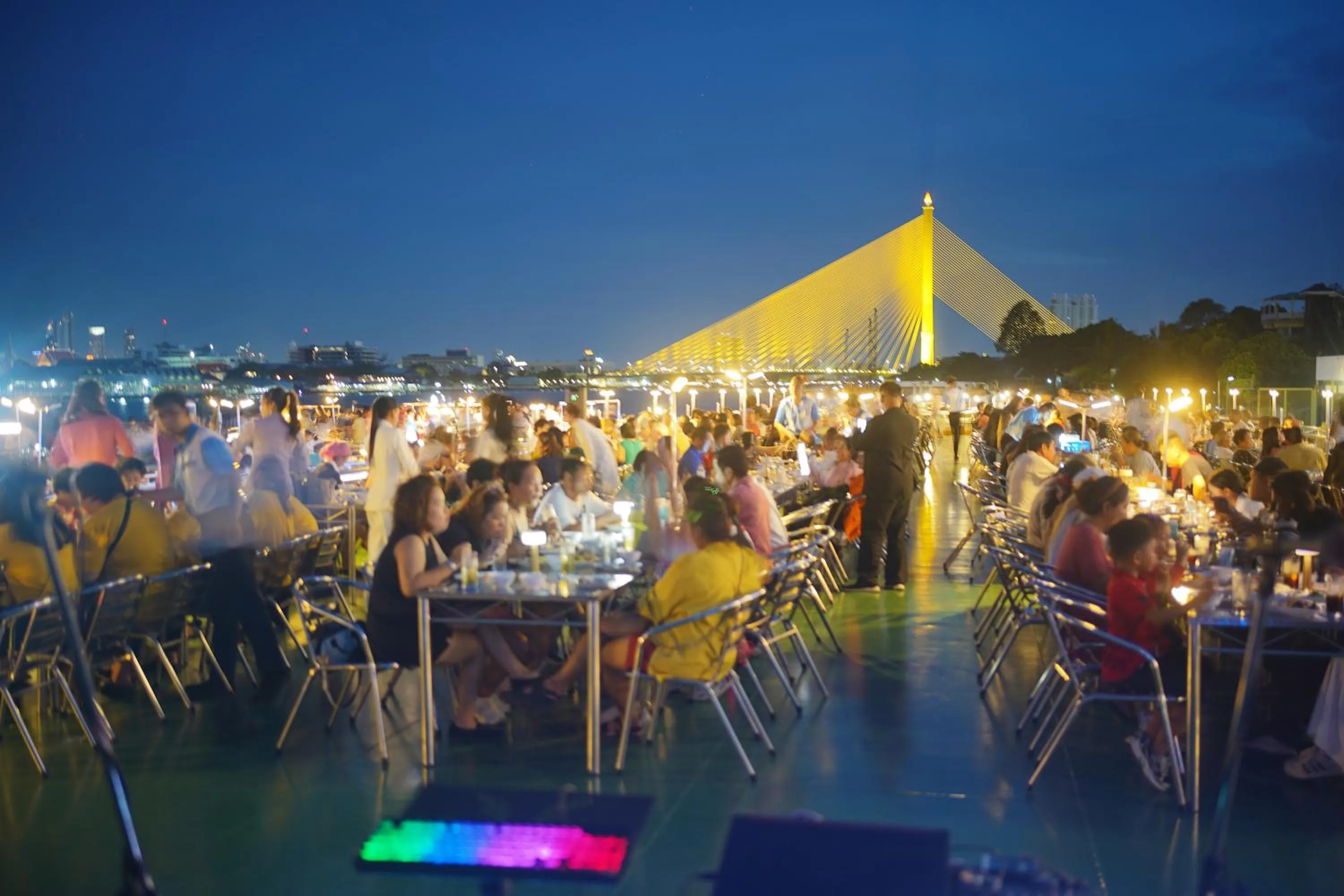 Restaurant/places to eat in Riverside Bangkok Hotel