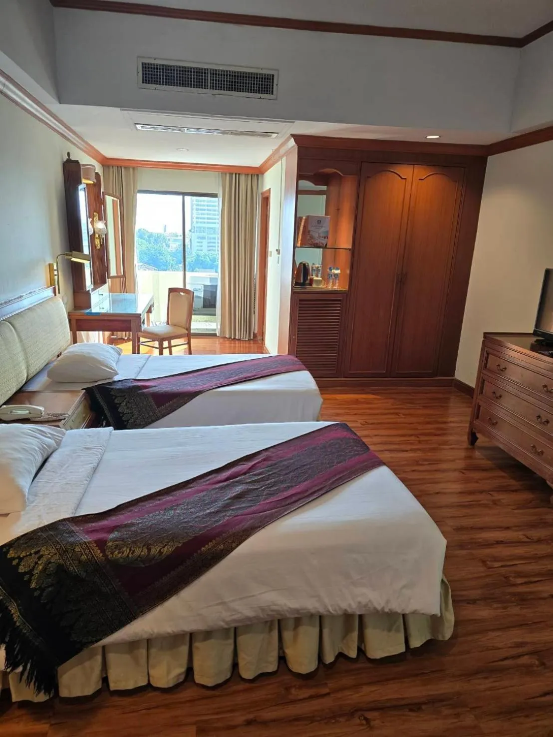 Photo of the whole room in Riverside Bangkok Hotel