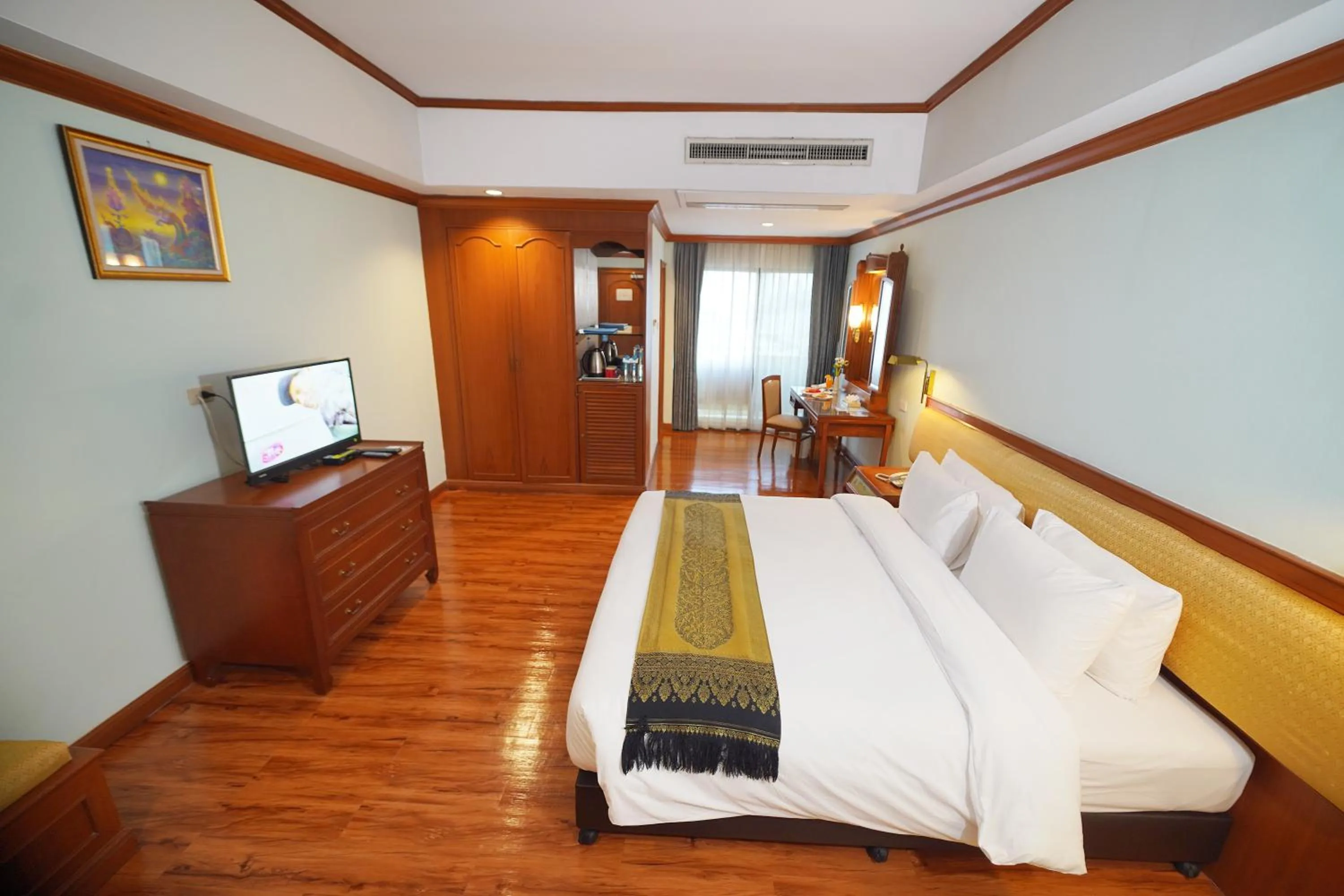 Photo of the whole room in Riverside Bangkok Hotel