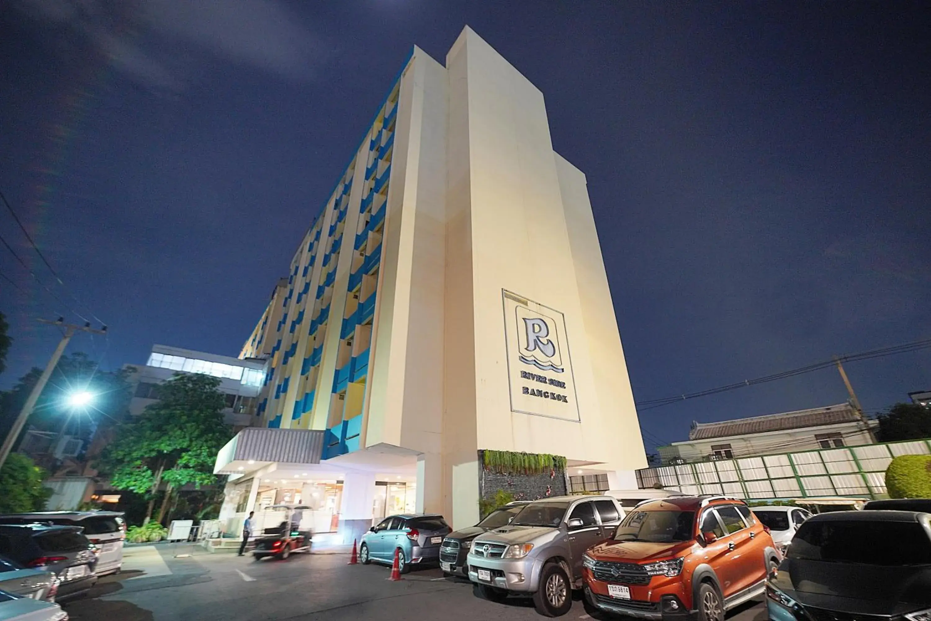 Facade/entrance in Riverside Bangkok Hotel Facade/entrance in Riverside Bangkok Hotel