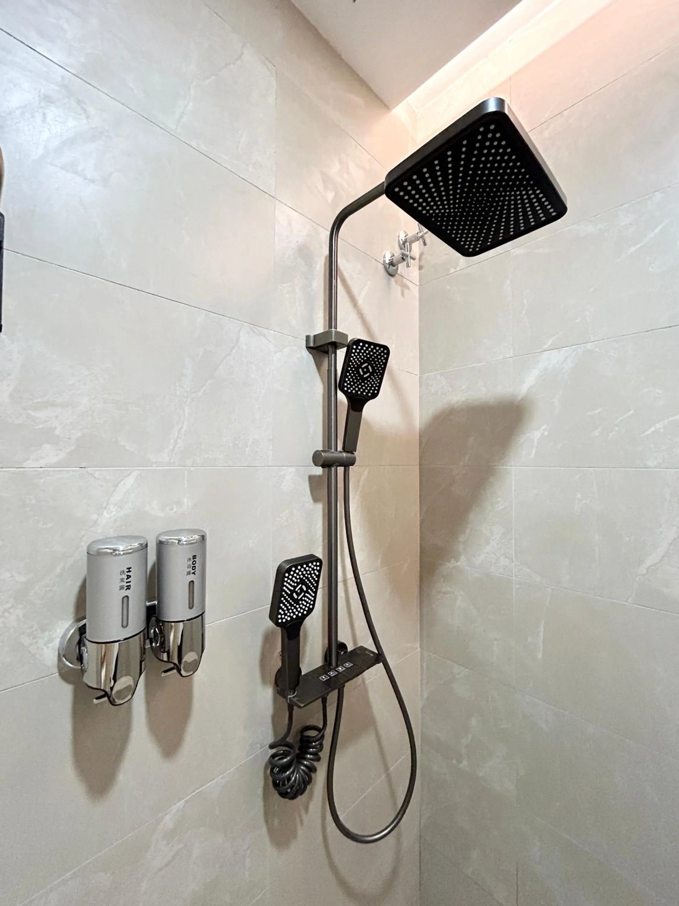 ONE18 Boutique Hotel