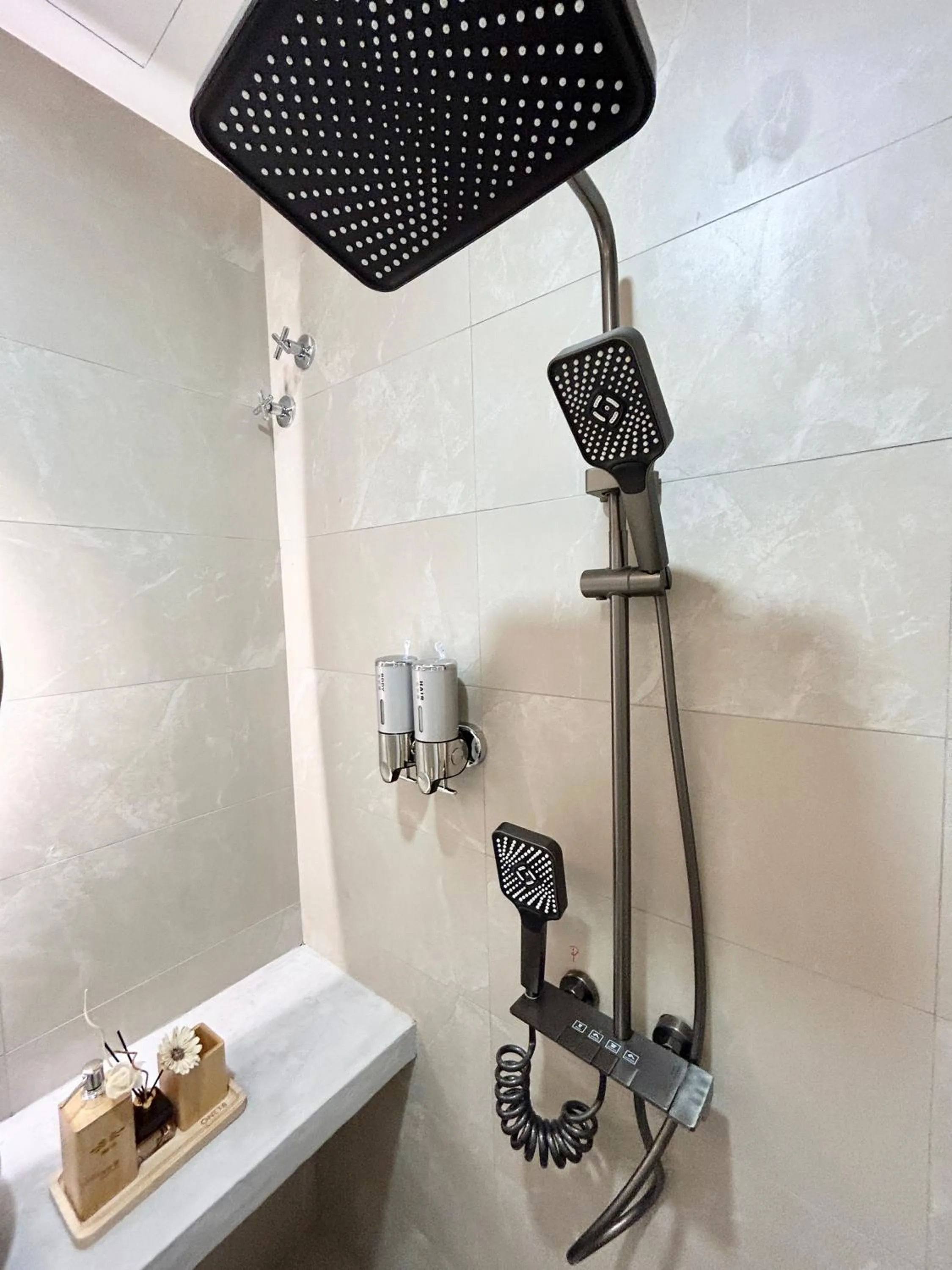 ONE18 Boutique Hotel