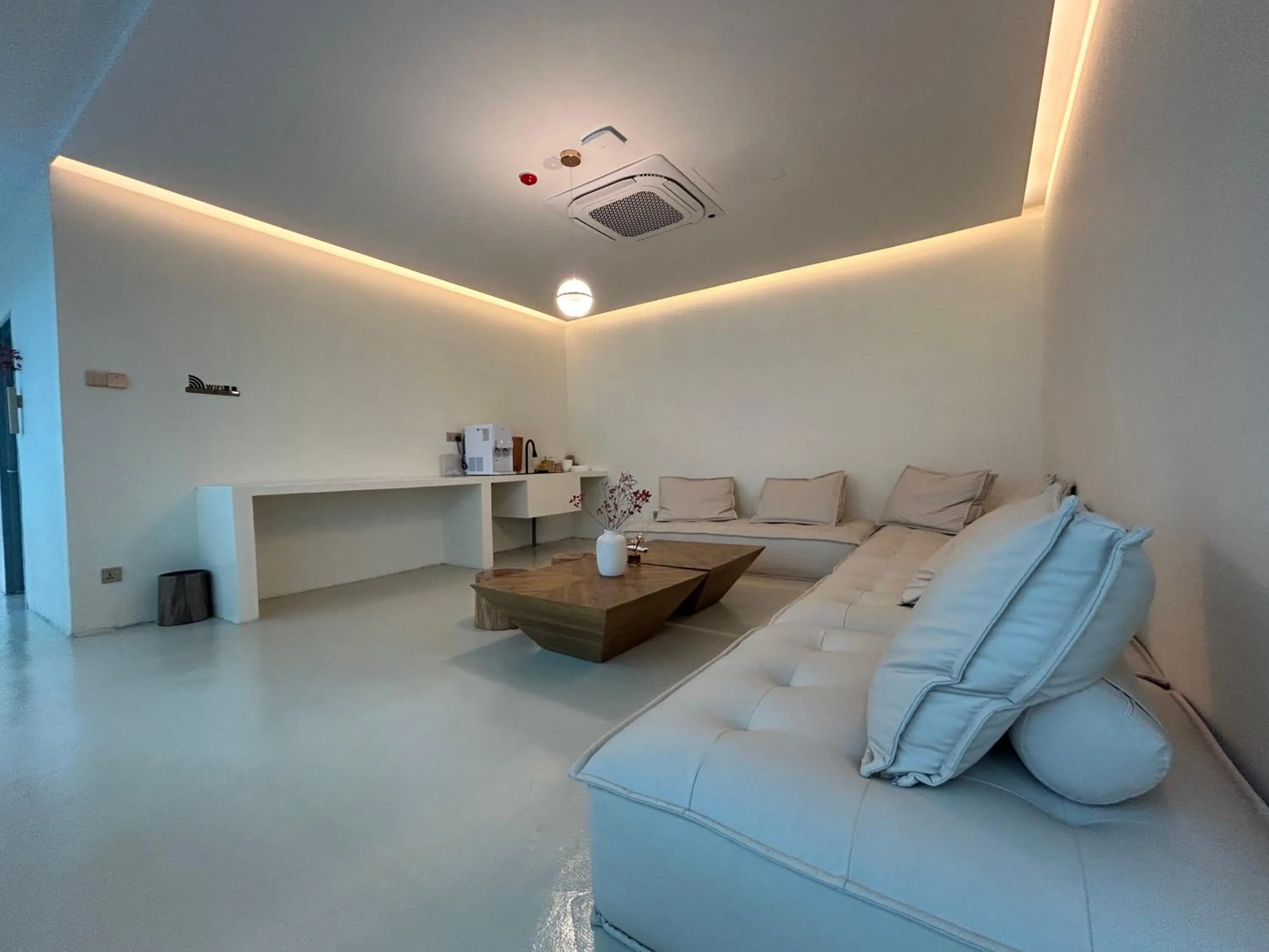 Living room in ONE18 Boutique Hotel